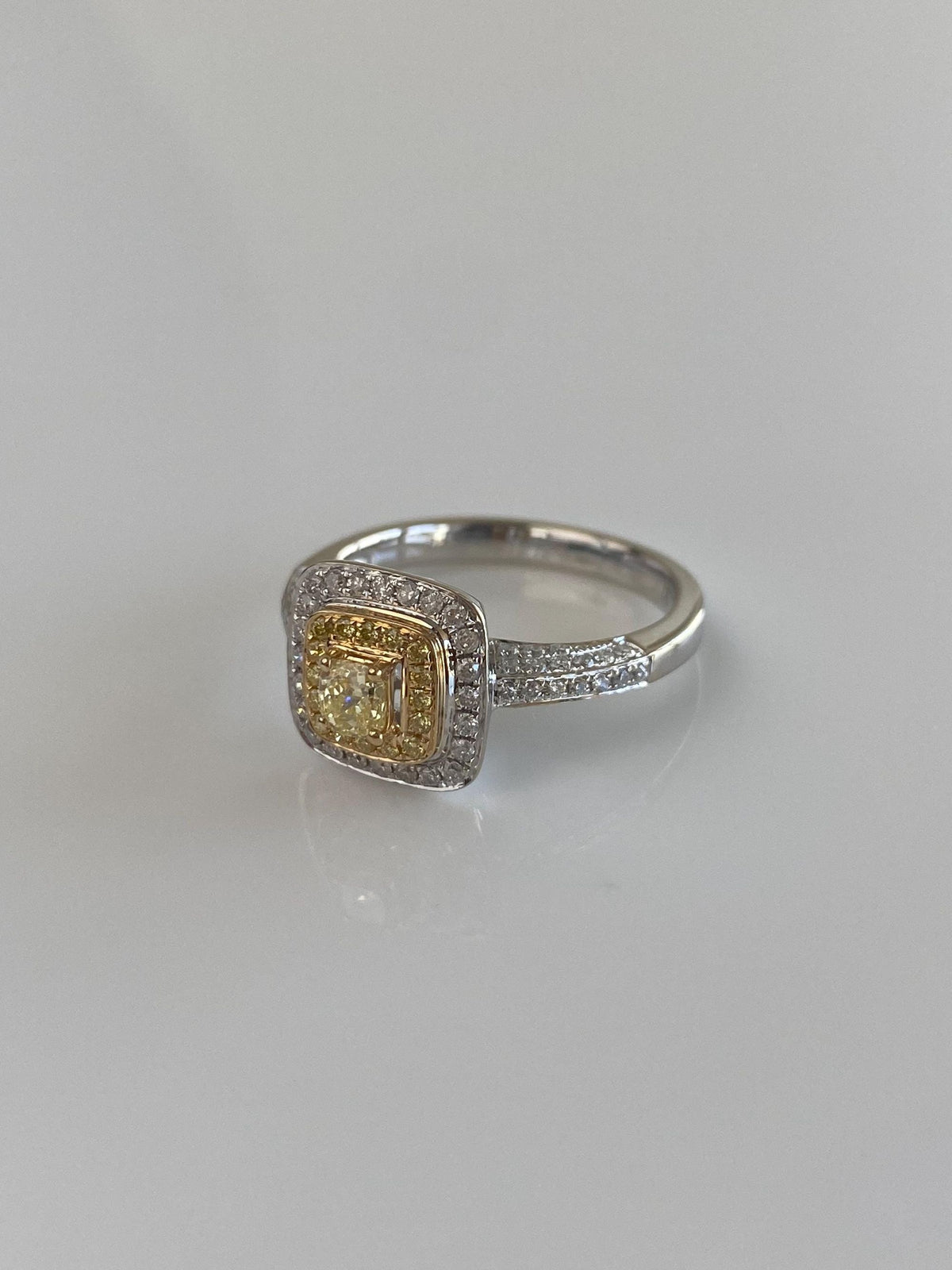 Vintage Solid 14k White Gold Yellow & Clear Diamonds Ring - Size 7