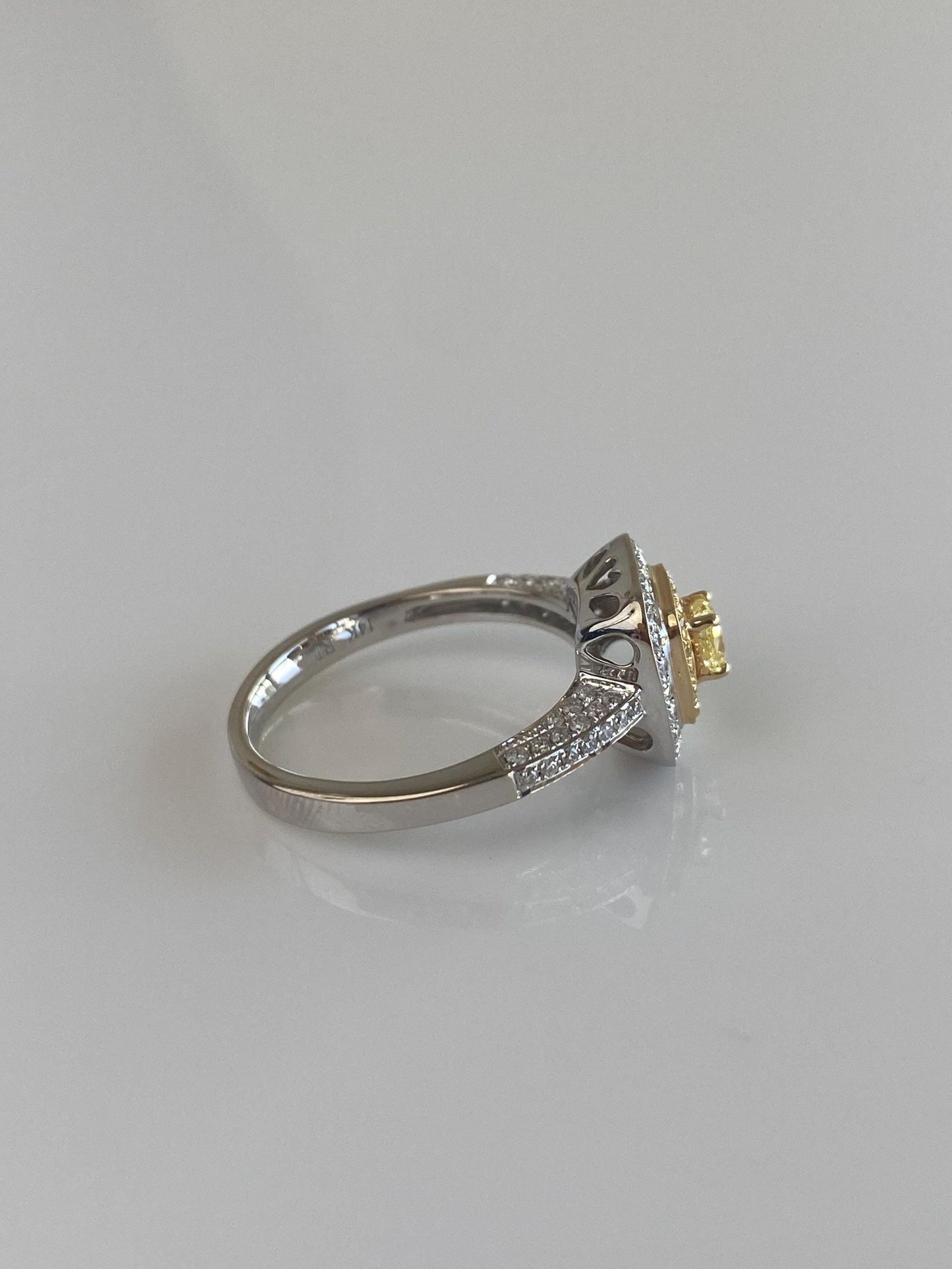 Vintage Solid 14k White Gold Yellow & Clear Diamonds Ring - Size 7