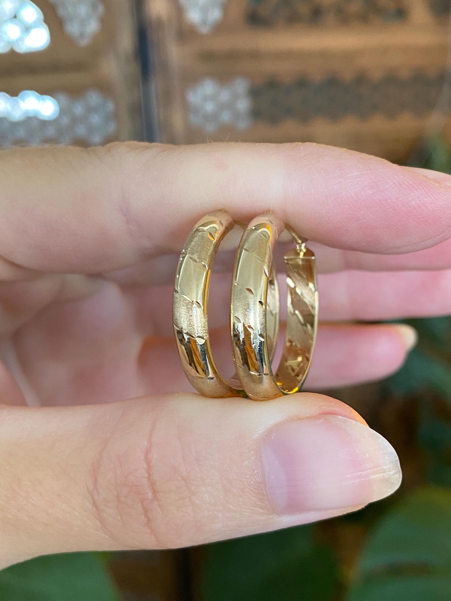 Vintage 10k Yellow Gold Satin Shiny Striped Design Hoop Earrings