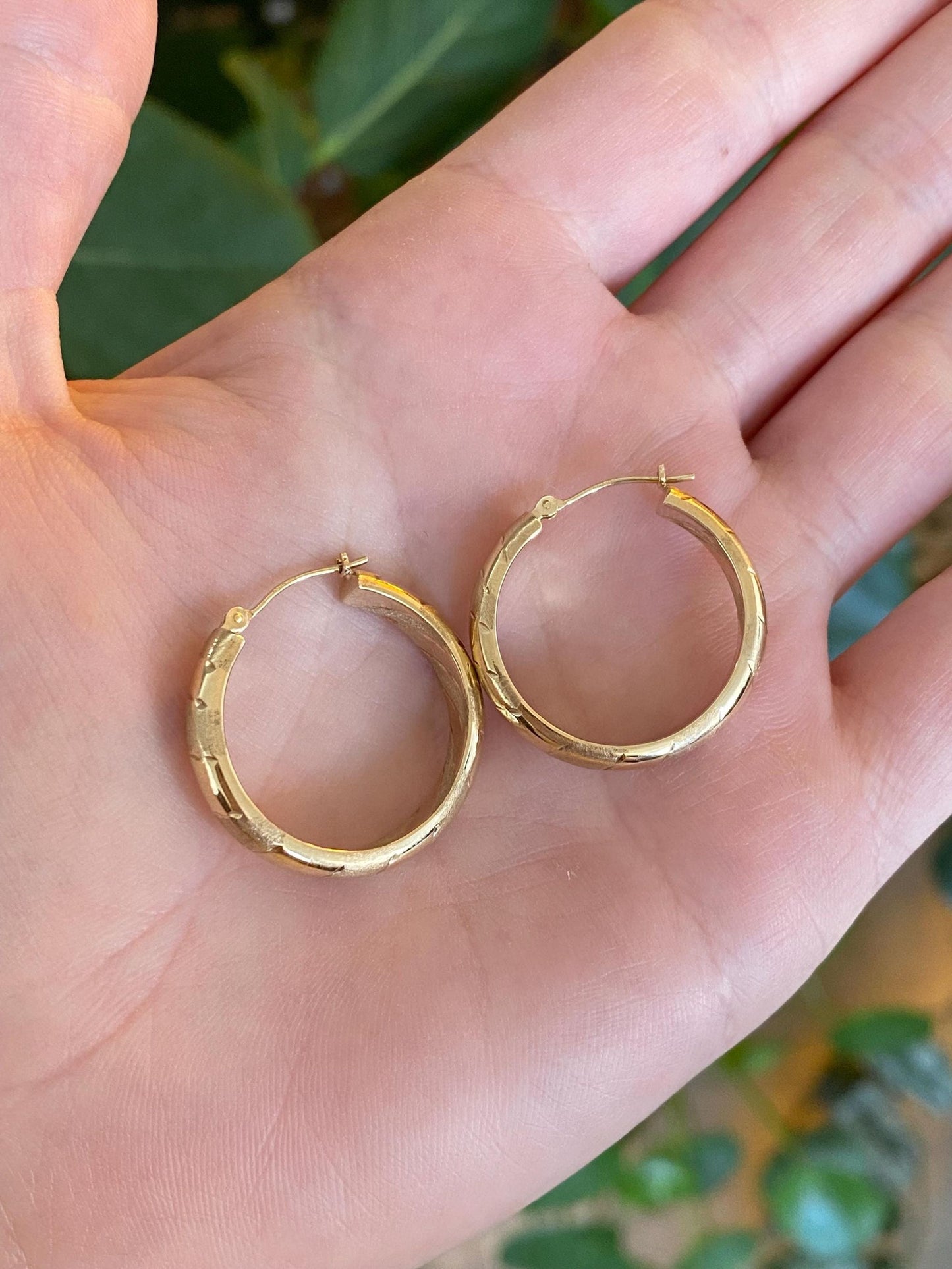 Vintage 10k Yellow Gold Satin Shiny Striped Design Hoop Earrings