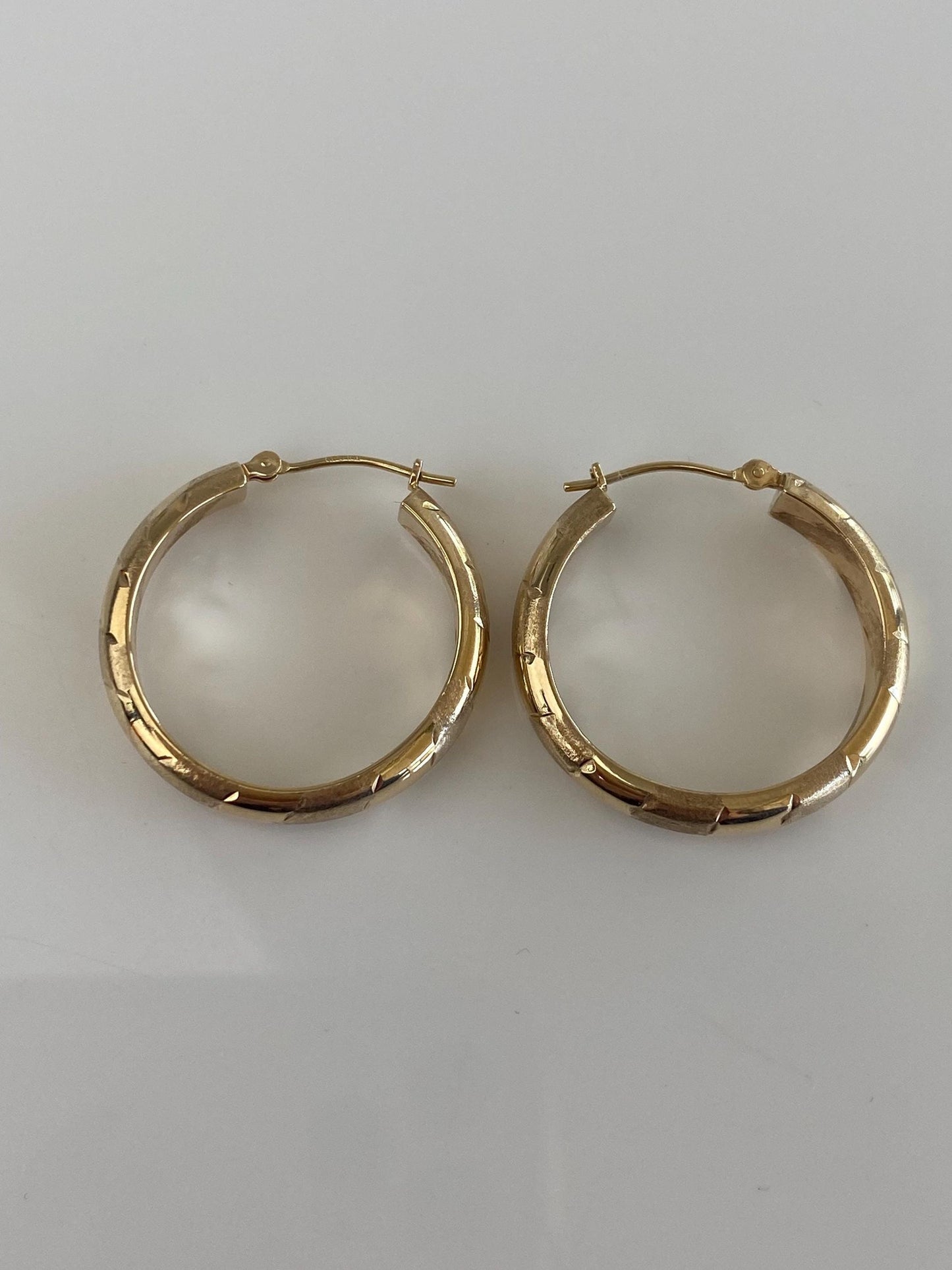 Vintage 10k Yellow Gold Satin Shiny Striped Design Hoop Earrings