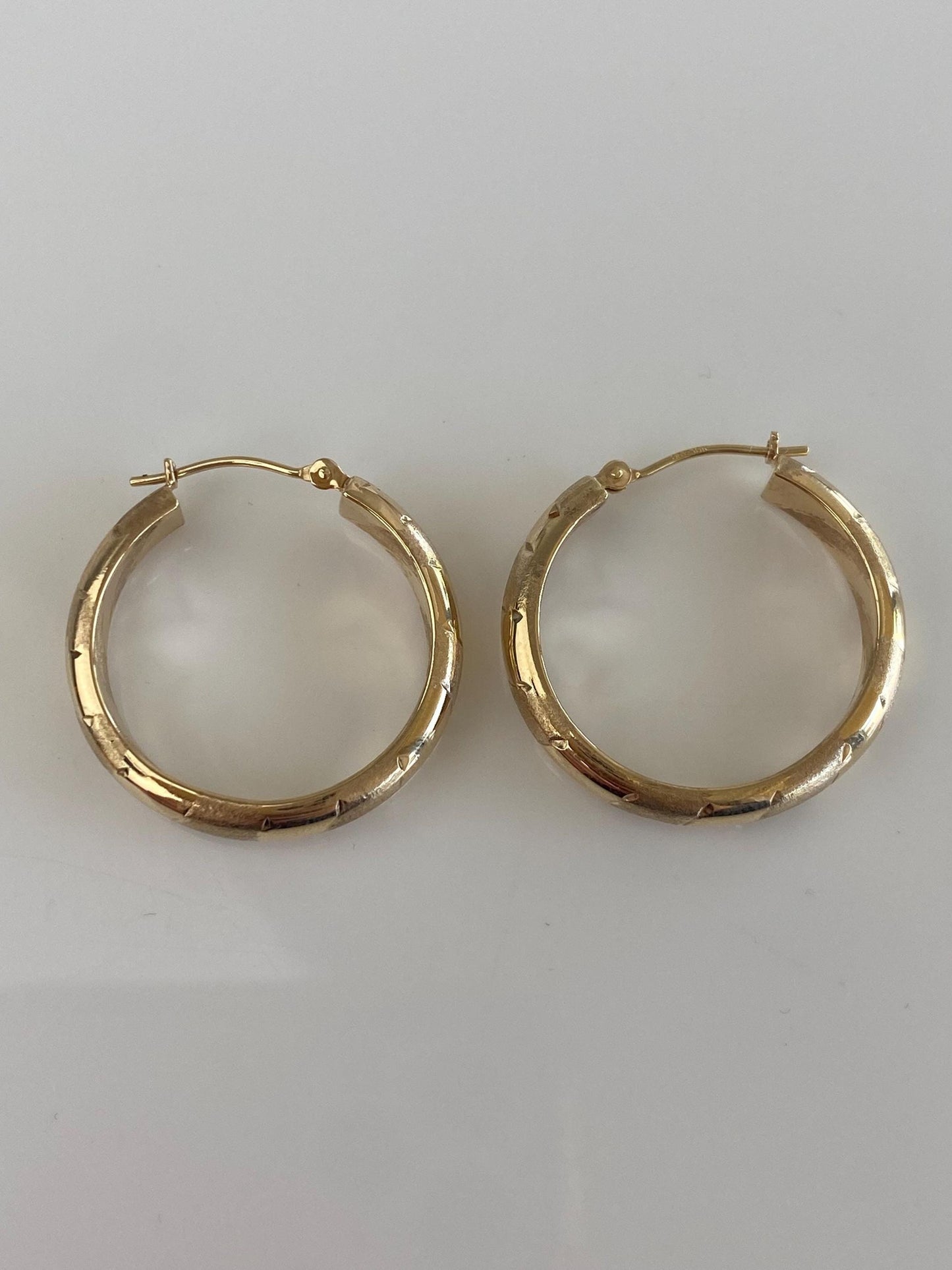 Vintage 10k Yellow Gold Satin Shiny Striped Design Hoop Earrings
