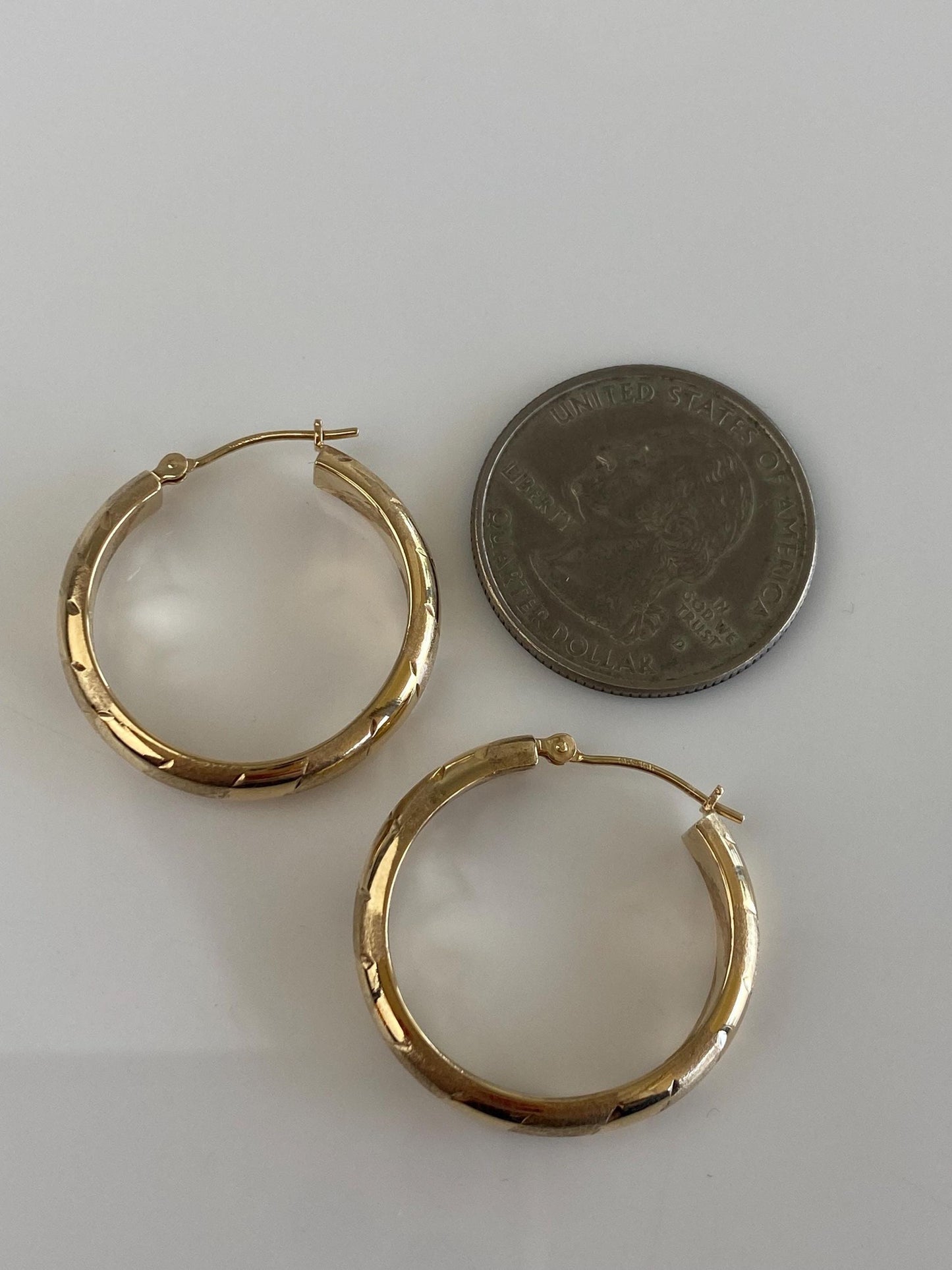 Vintage 10k Yellow Gold Satin Shiny Striped Design Hoop Earrings