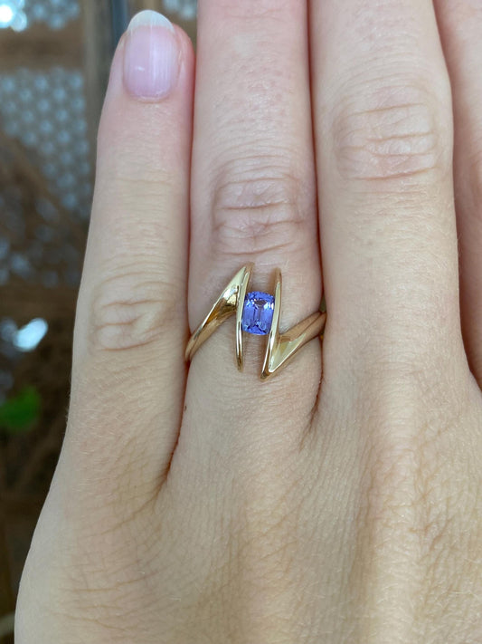 Vintage Solid 14k Yellow Gold Tanzanite Twist Ring - Size 5.25