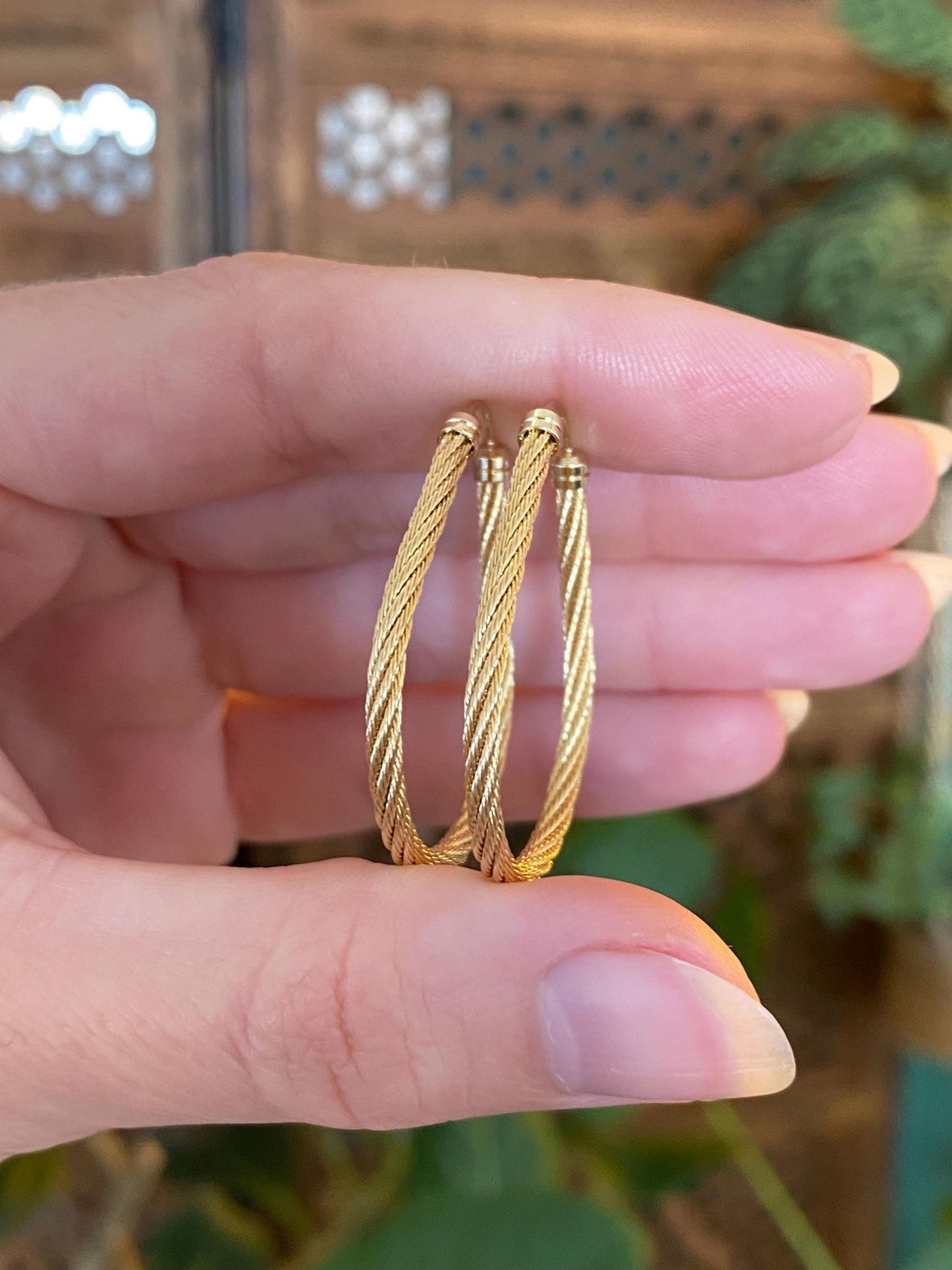 Vintage Solid 14k Yellow Gold Twisted Teardrop Hoop Earrings