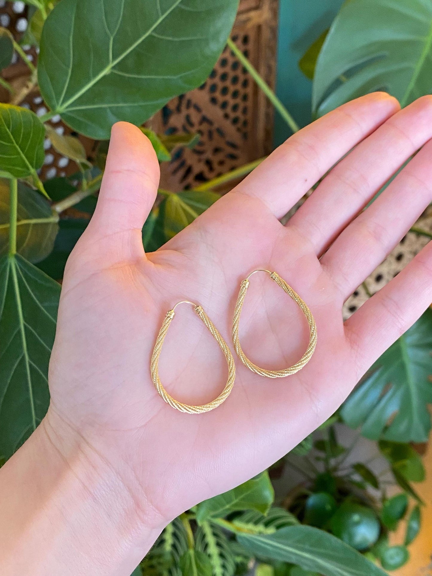 Vintage Solid 14k Yellow Gold Twisted Teardrop Hoop Earrings