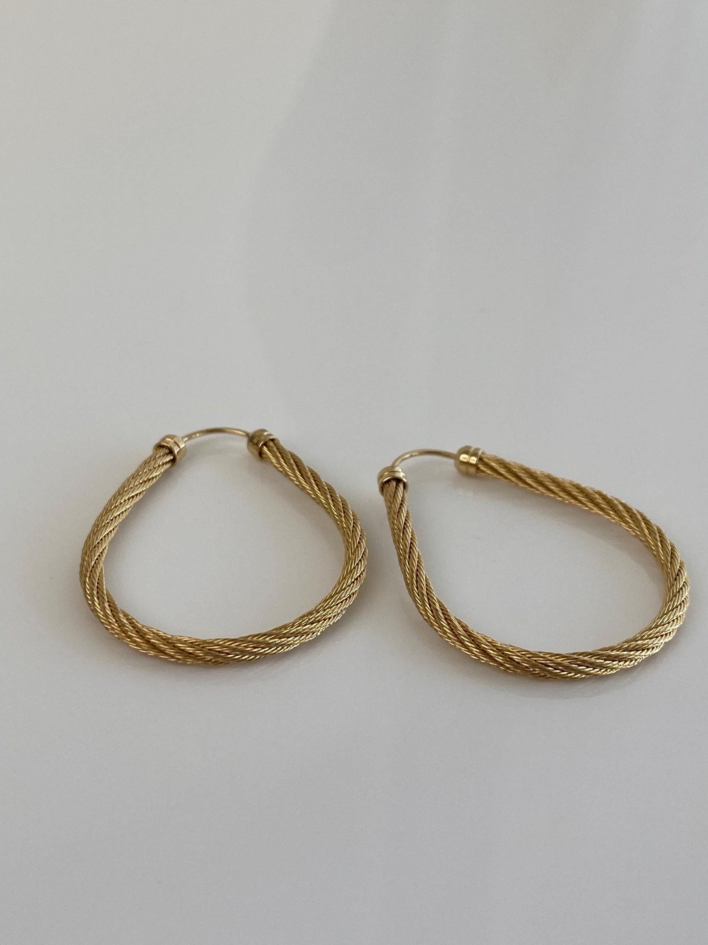 Vintage Solid 14k Yellow Gold Twisted Teardrop Hoop Earrings