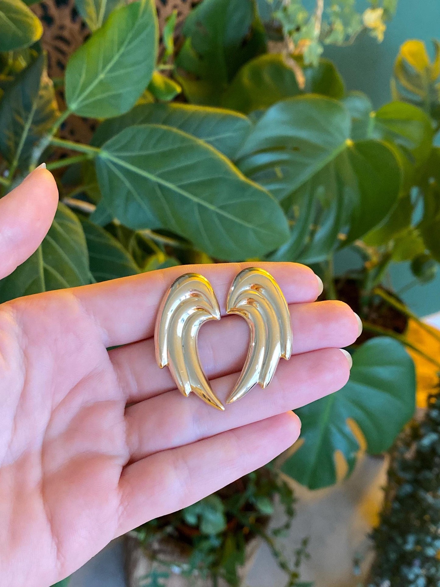 Vintage Solid 14k Yellow Gold Swoopy Fluted Stud Earrings