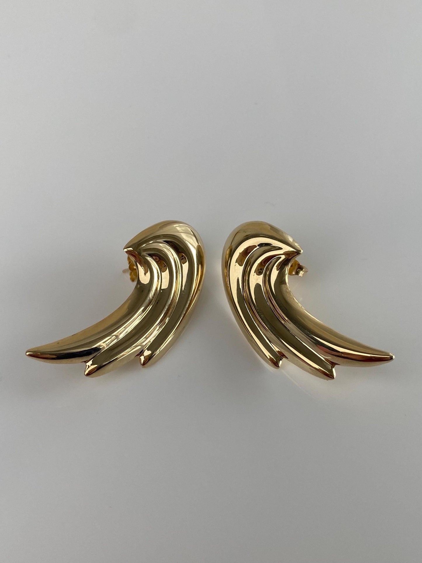 Vintage Solid 14k Yellow Gold Swoopy Fluted Stud Earrings