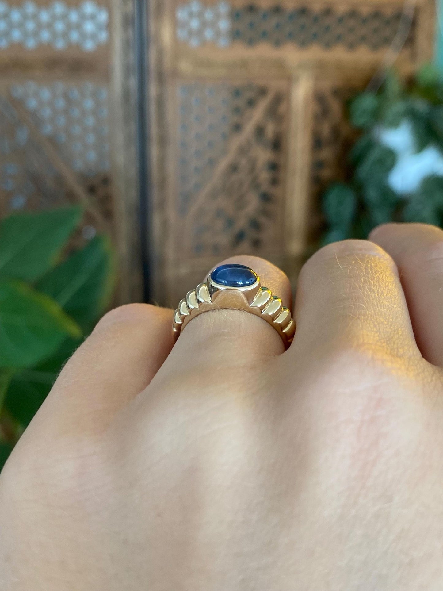 Solid 14k Yellow Gold Blue Sapphire Scalloped Ring - Size 6