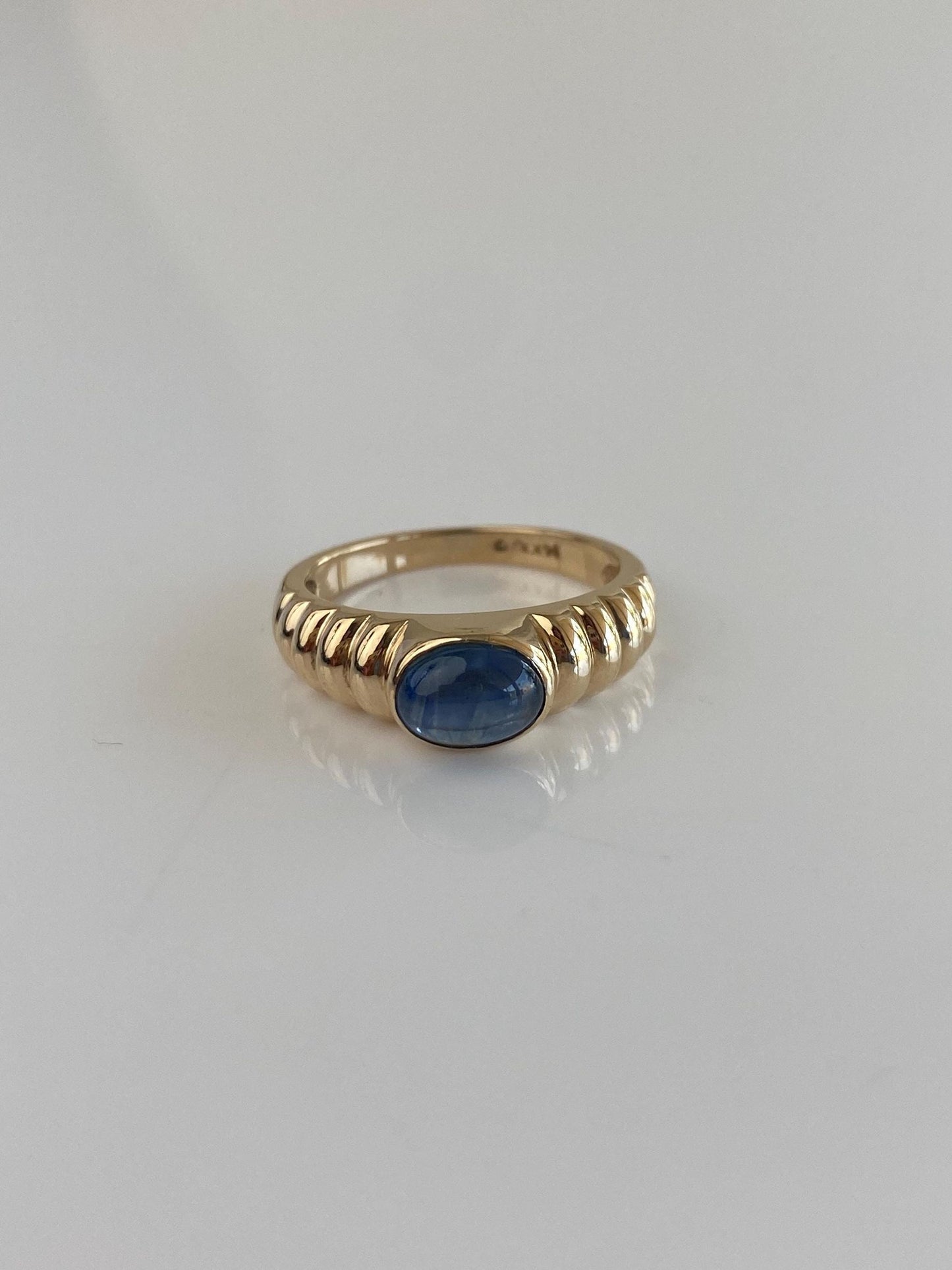 Solid 14k Yellow Gold Blue Sapphire Scalloped Ring - Size 6