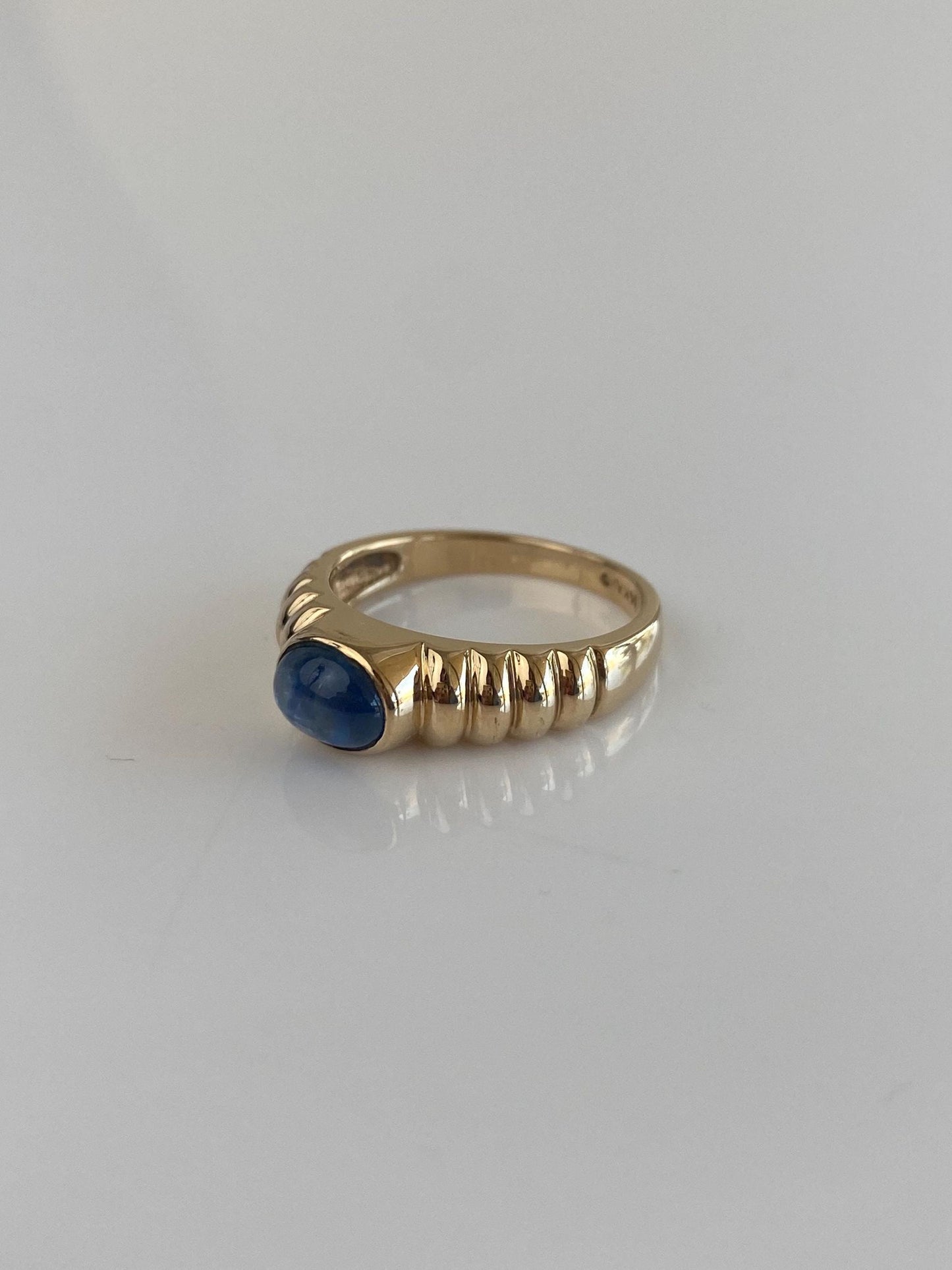 Solid 14k Yellow Gold Blue Sapphire Scalloped Ring - Size 6