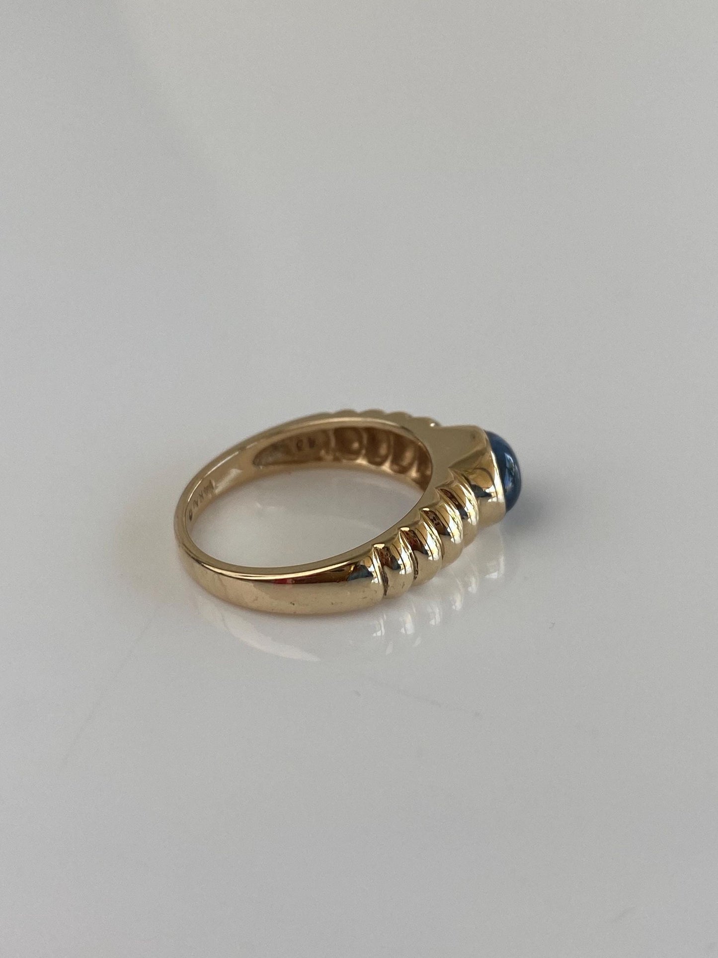 Solid 14k Yellow Gold Blue Sapphire Scalloped Ring - Size 6