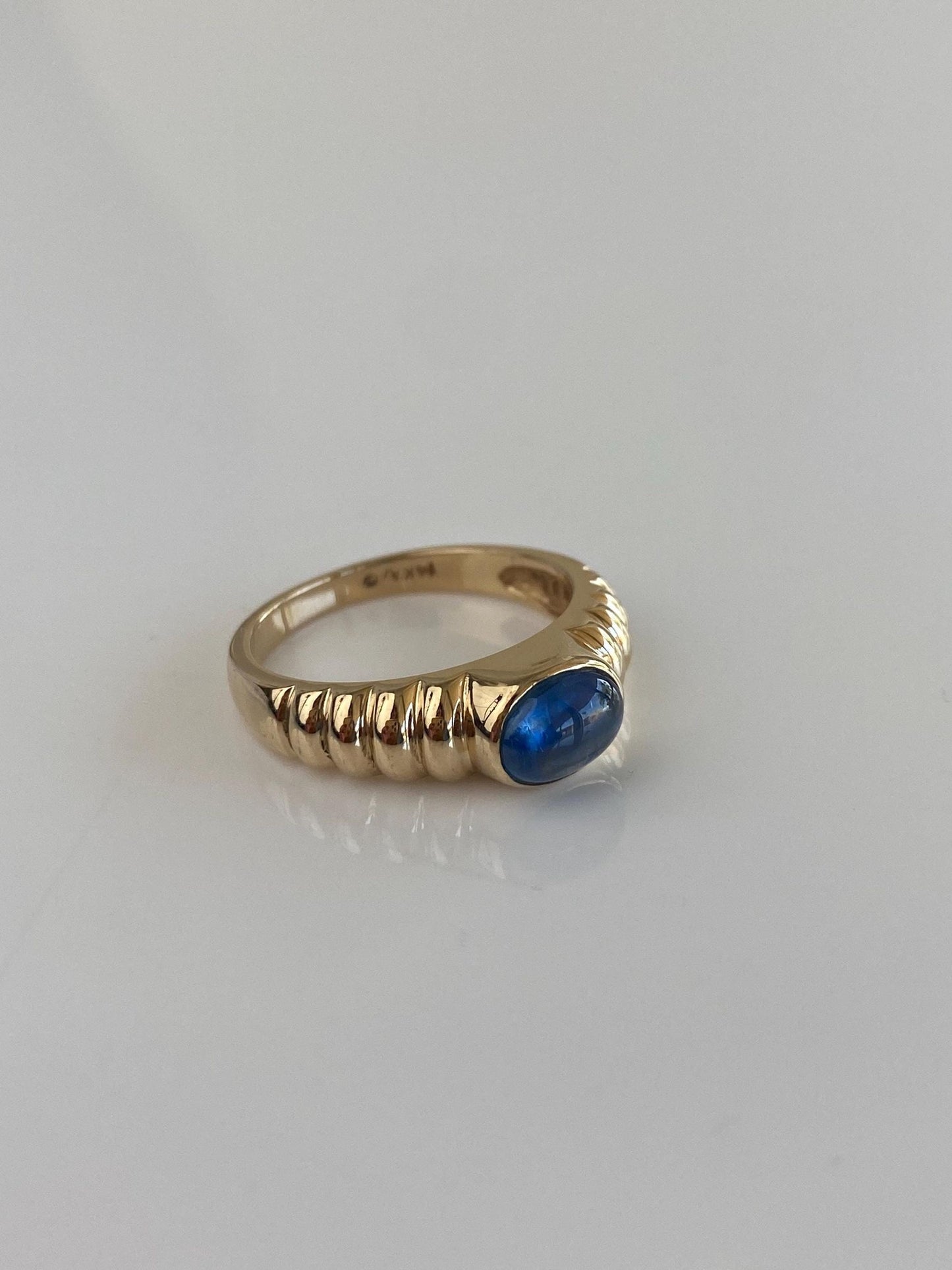 Solid 14k Yellow Gold Blue Sapphire Scalloped Ring - Size 6