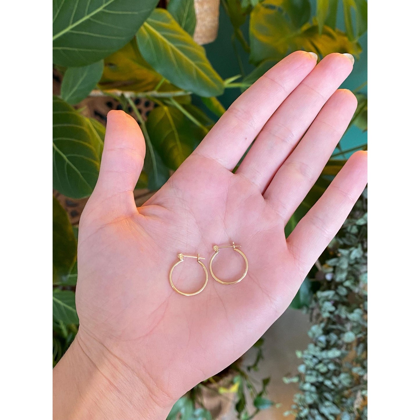 Vintage 14k Yellow Gold Thin Hoop Earrings