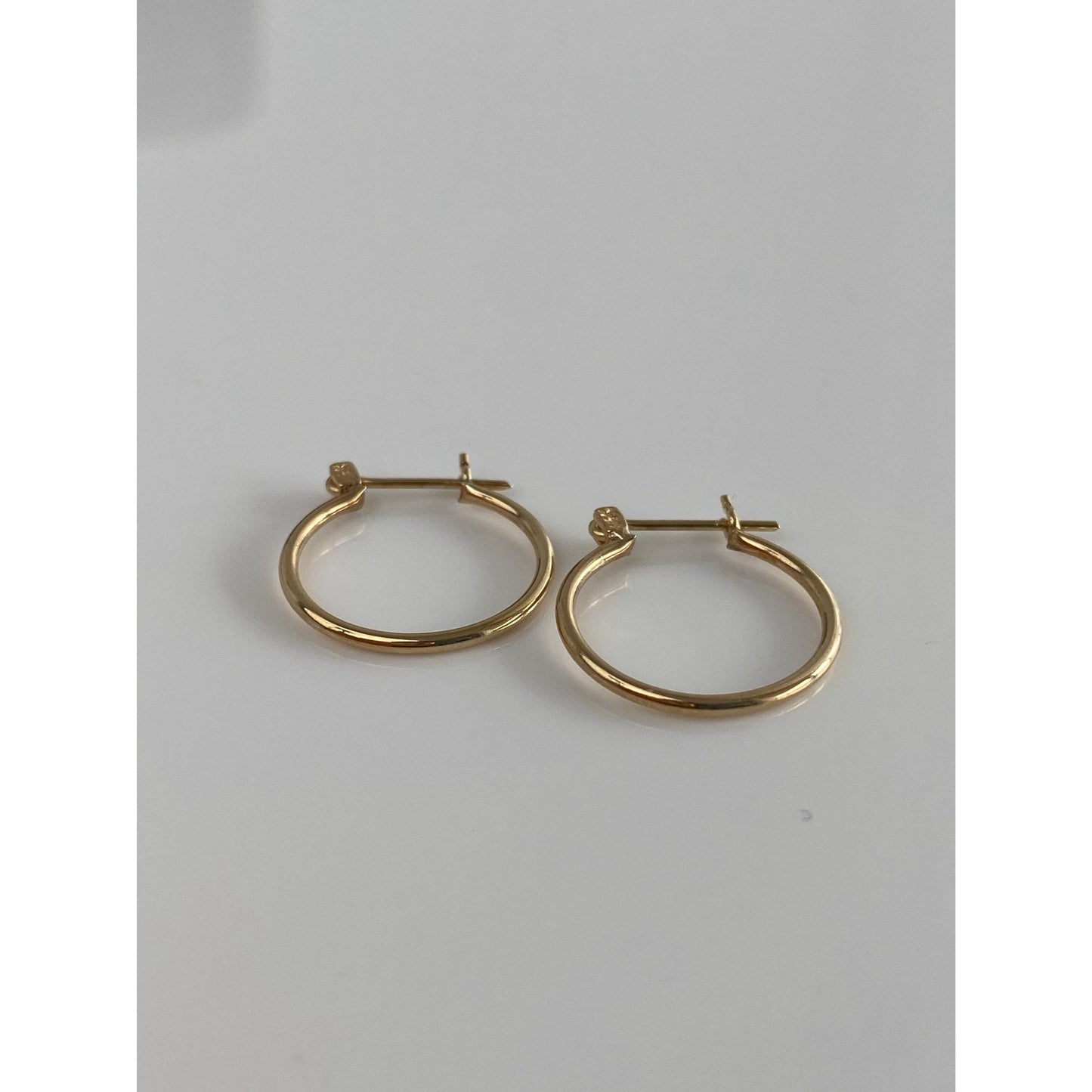 Vintage 14k Yellow Gold Thin Hoop Earrings
