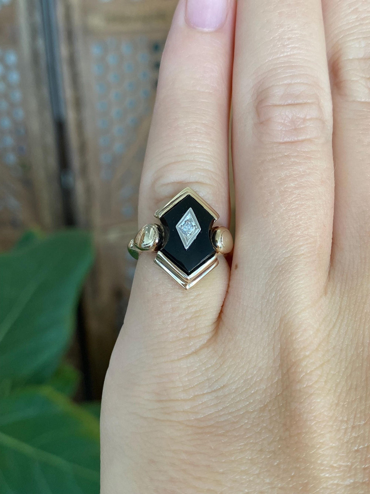 Vintage Solid 9k White & Yellow Gold Onyx Diamond Ring - Size 3.5