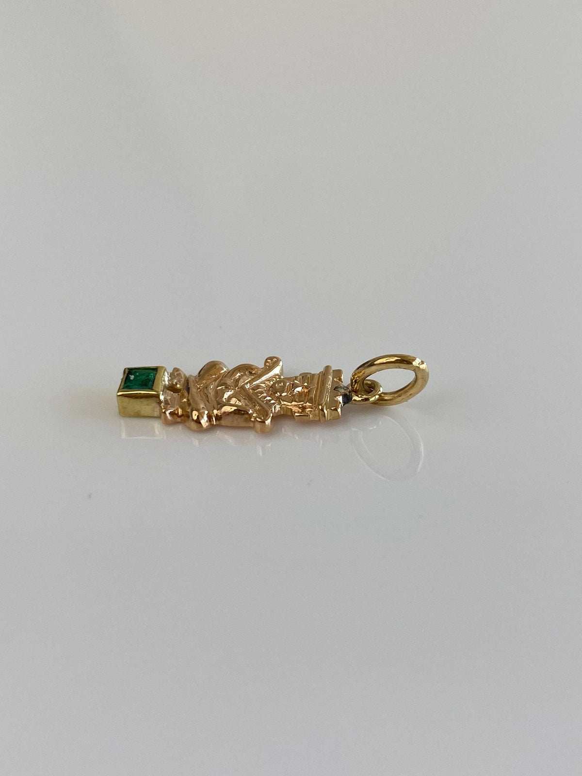 Vintage 18k Yellow Gold Emerald Inca Charm