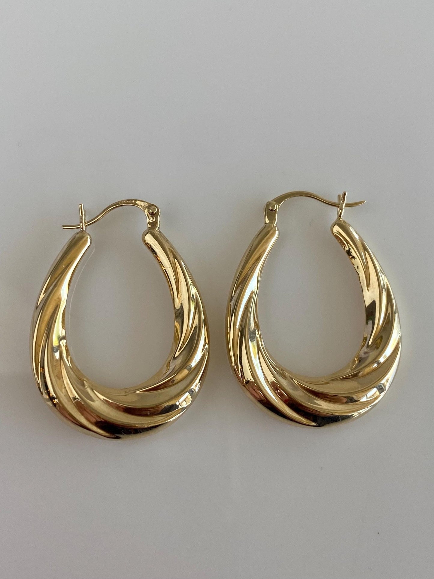 Vintage 14k Yellow Gold Twist Design Oval Hoop Earrings