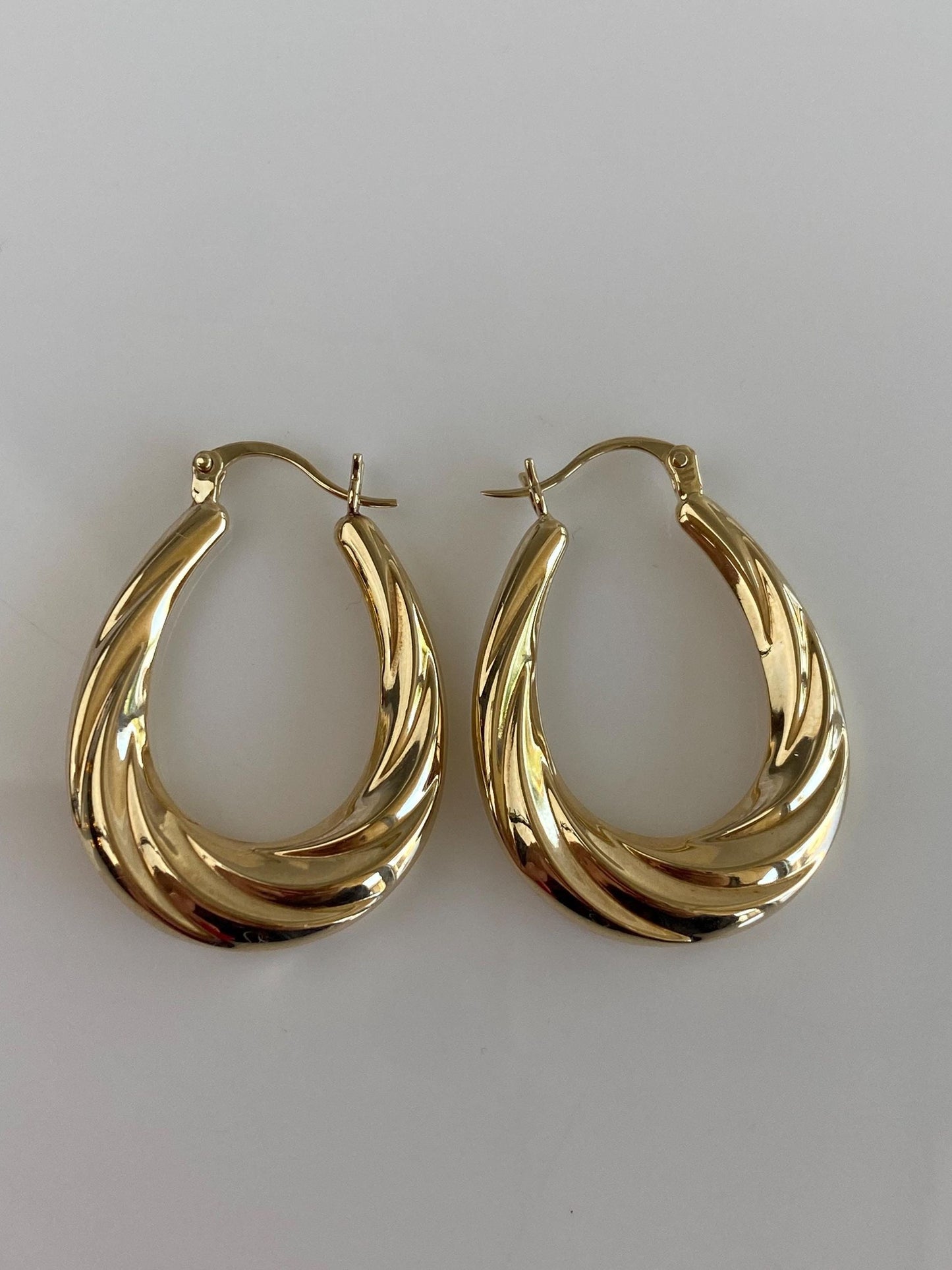 Vintage 14k Yellow Gold Twist Design Oval Hoop Earrings