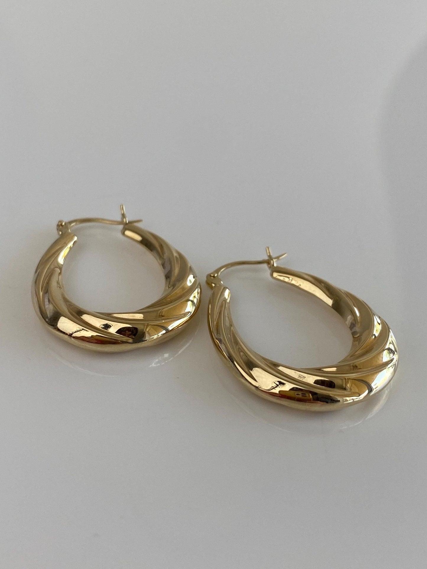 Vintage 14k Yellow Gold Twist Design Oval Hoop Earrings