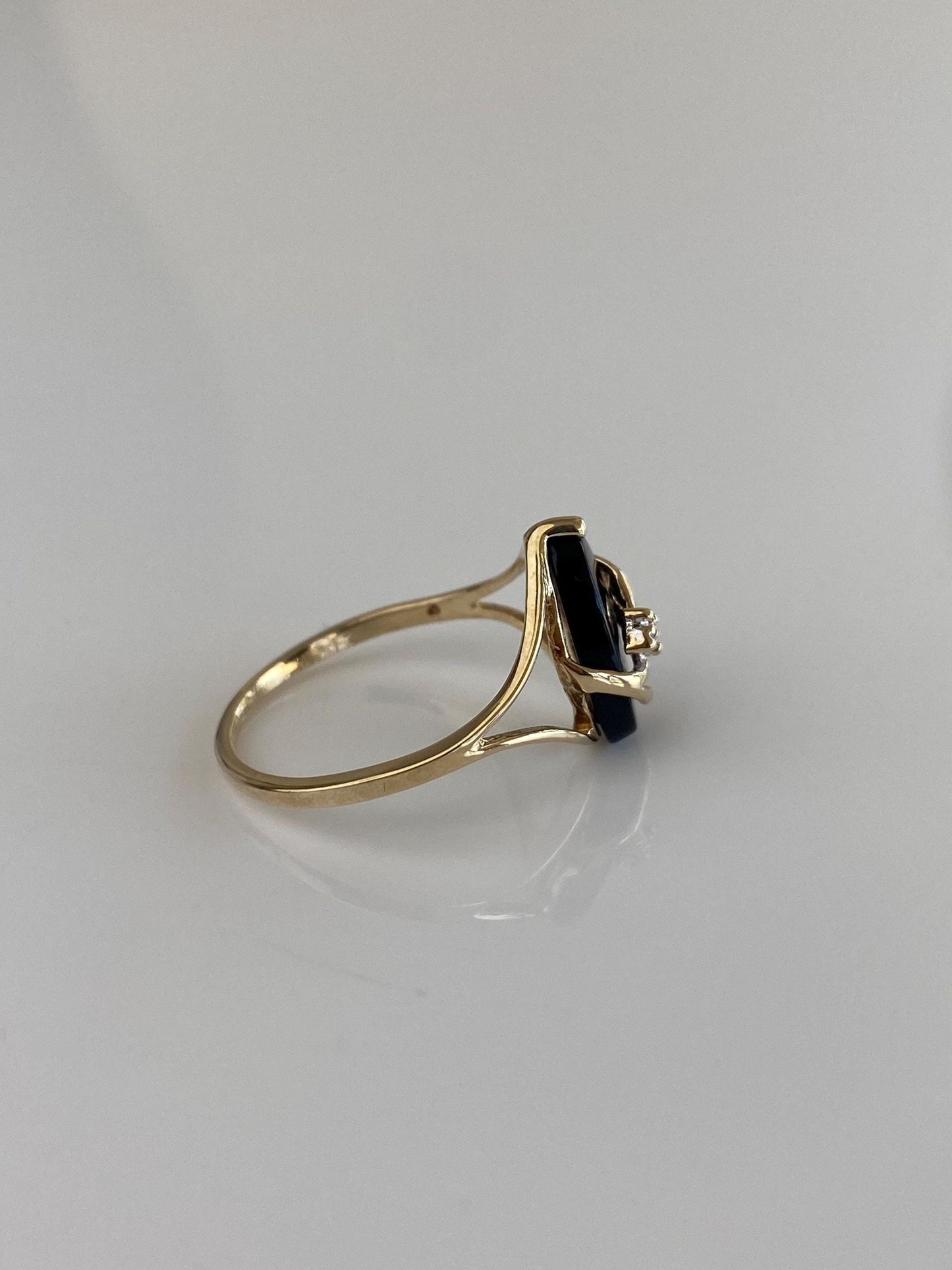 Vintage Solid 10k Yellow Gold Black Onyx Diamond Ring - Size 6.75