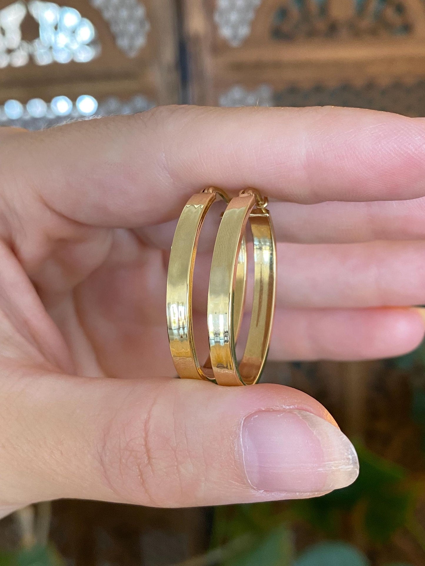Vintage 18k Yellow Gold Oval Hoop Earrings
