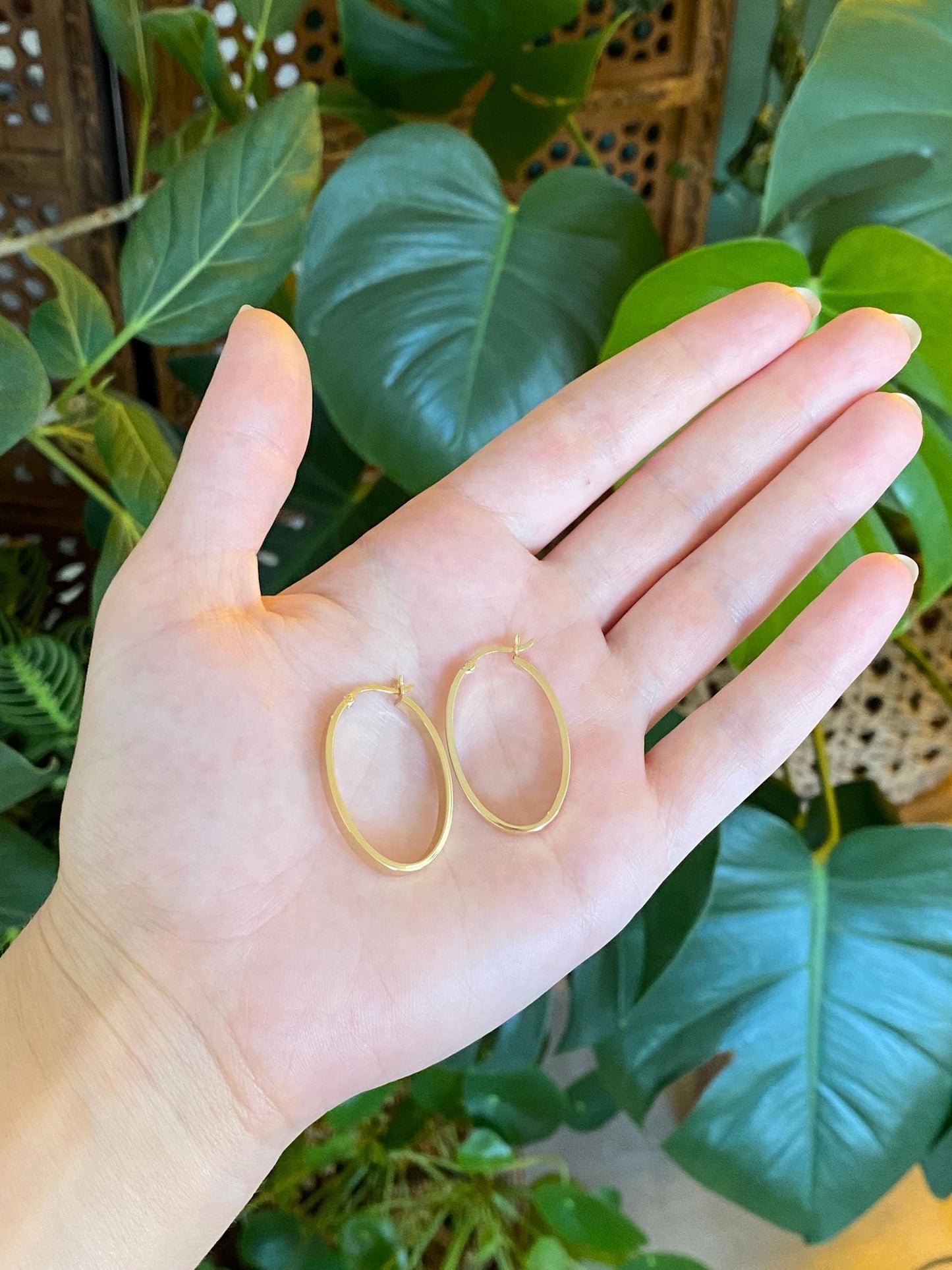 Vintage 18k Yellow Gold Oval Hoop Earrings
