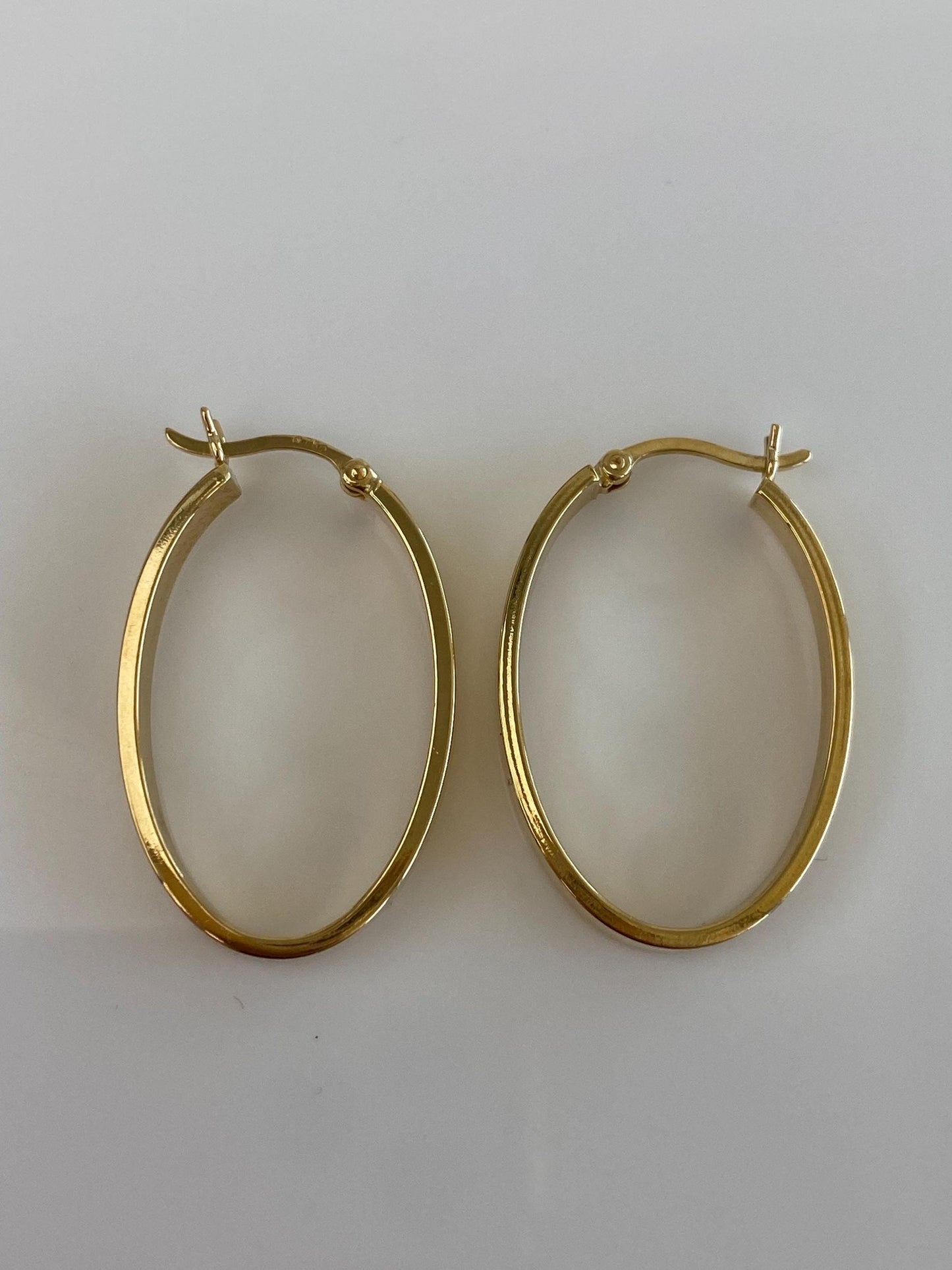 Vintage 18k Yellow Gold Oval Hoop Earrings