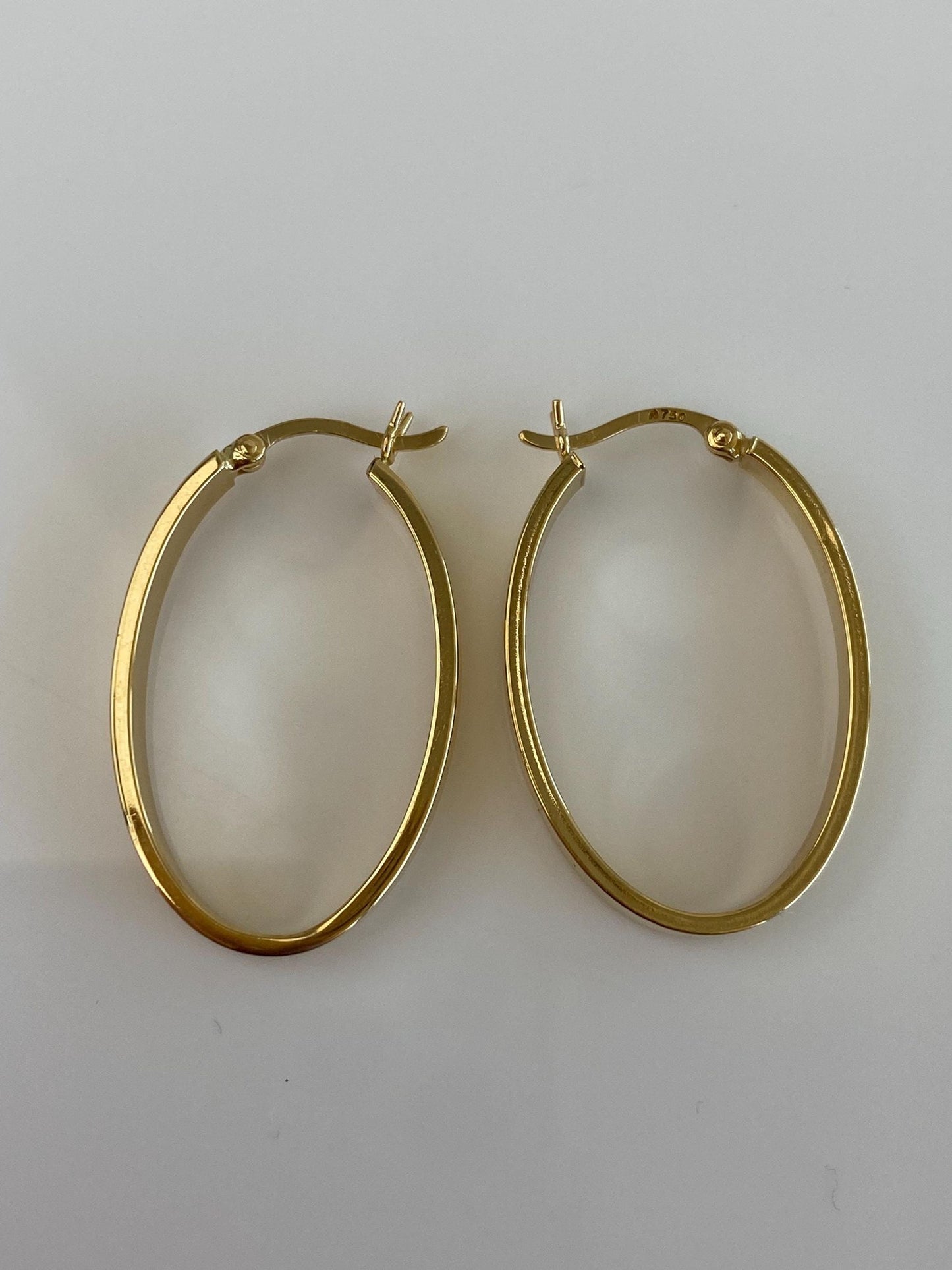 Vintage 18k Yellow Gold Oval Hoop Earrings