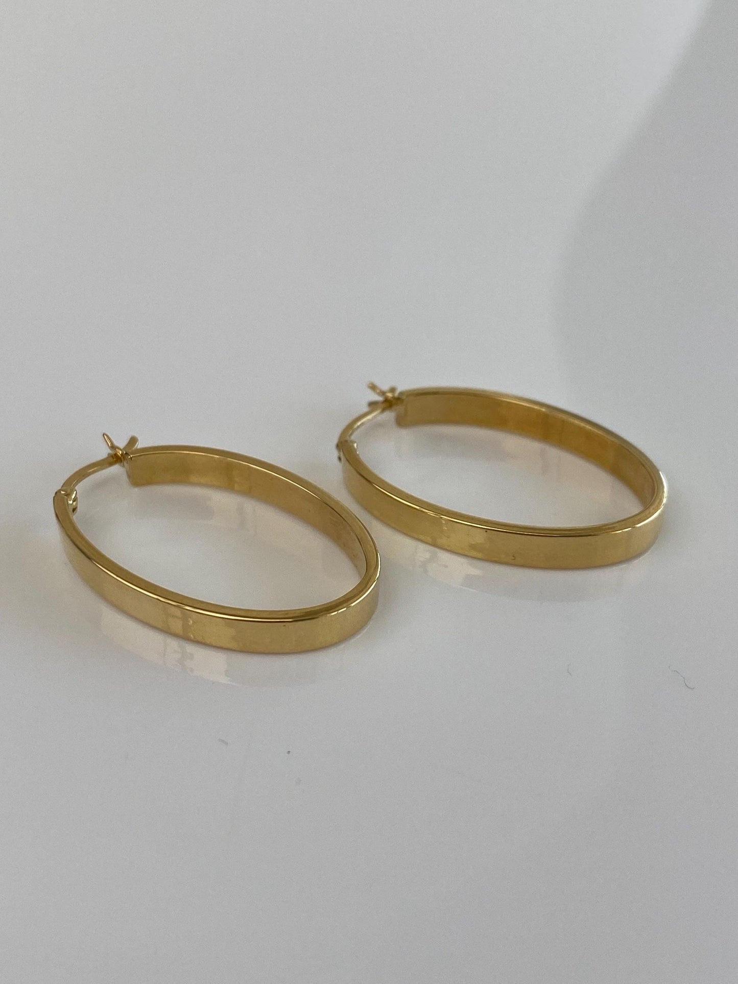 Vintage 18k Yellow Gold Oval Hoop Earrings