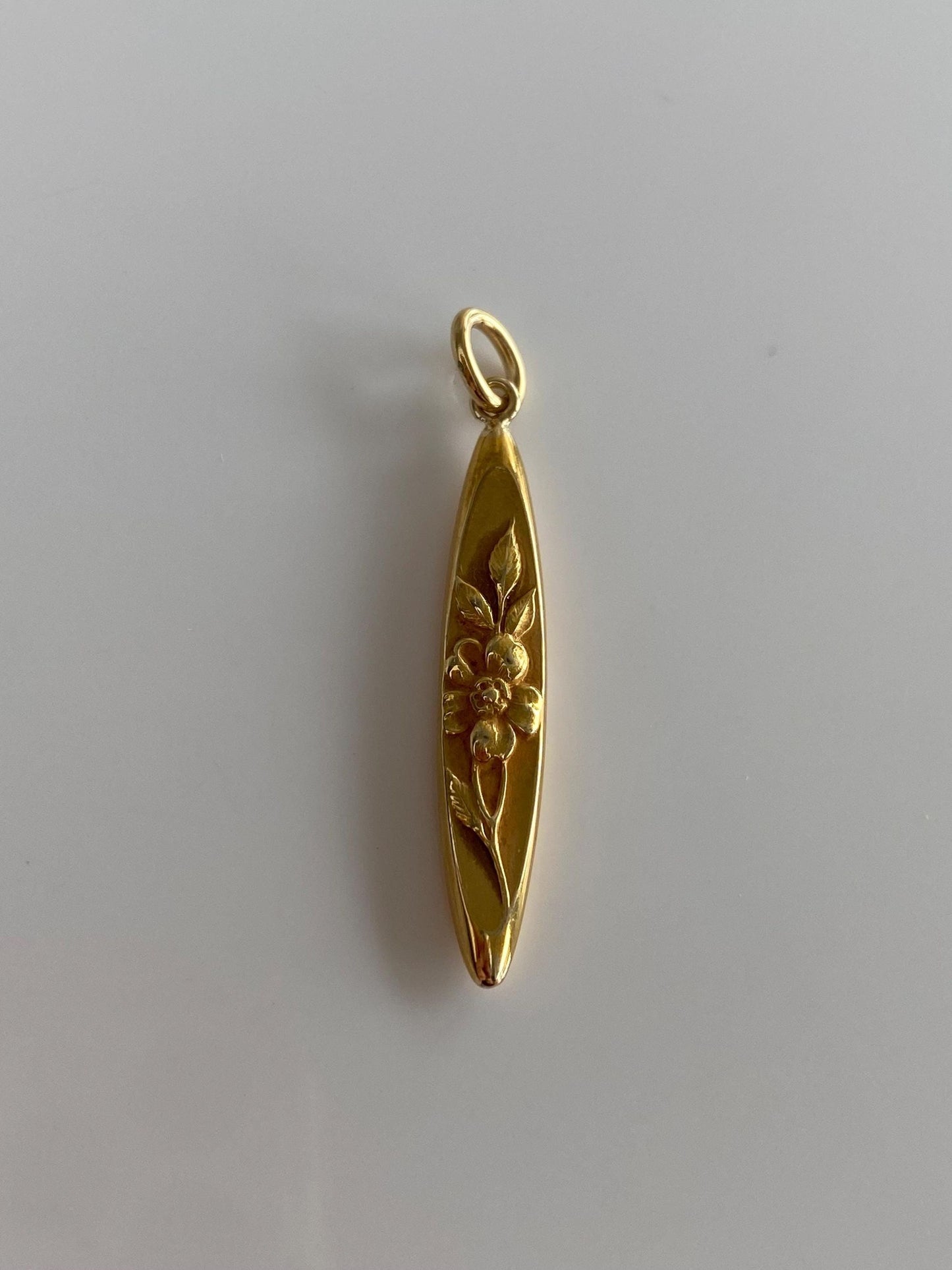Vintage 18k Yellow Gold Domed Floral Bar Charm