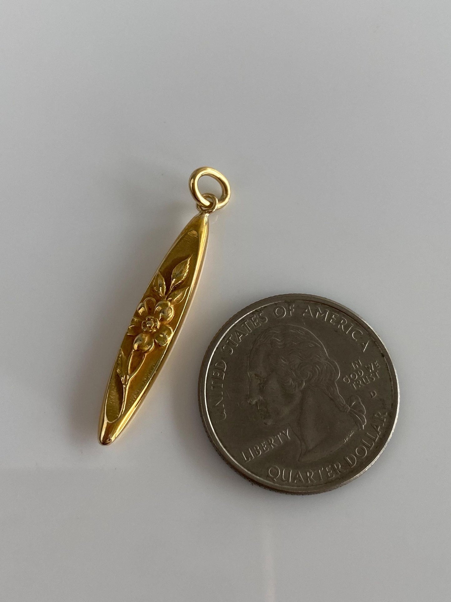 Vintage 18k Yellow Gold Domed Floral Bar Charm
