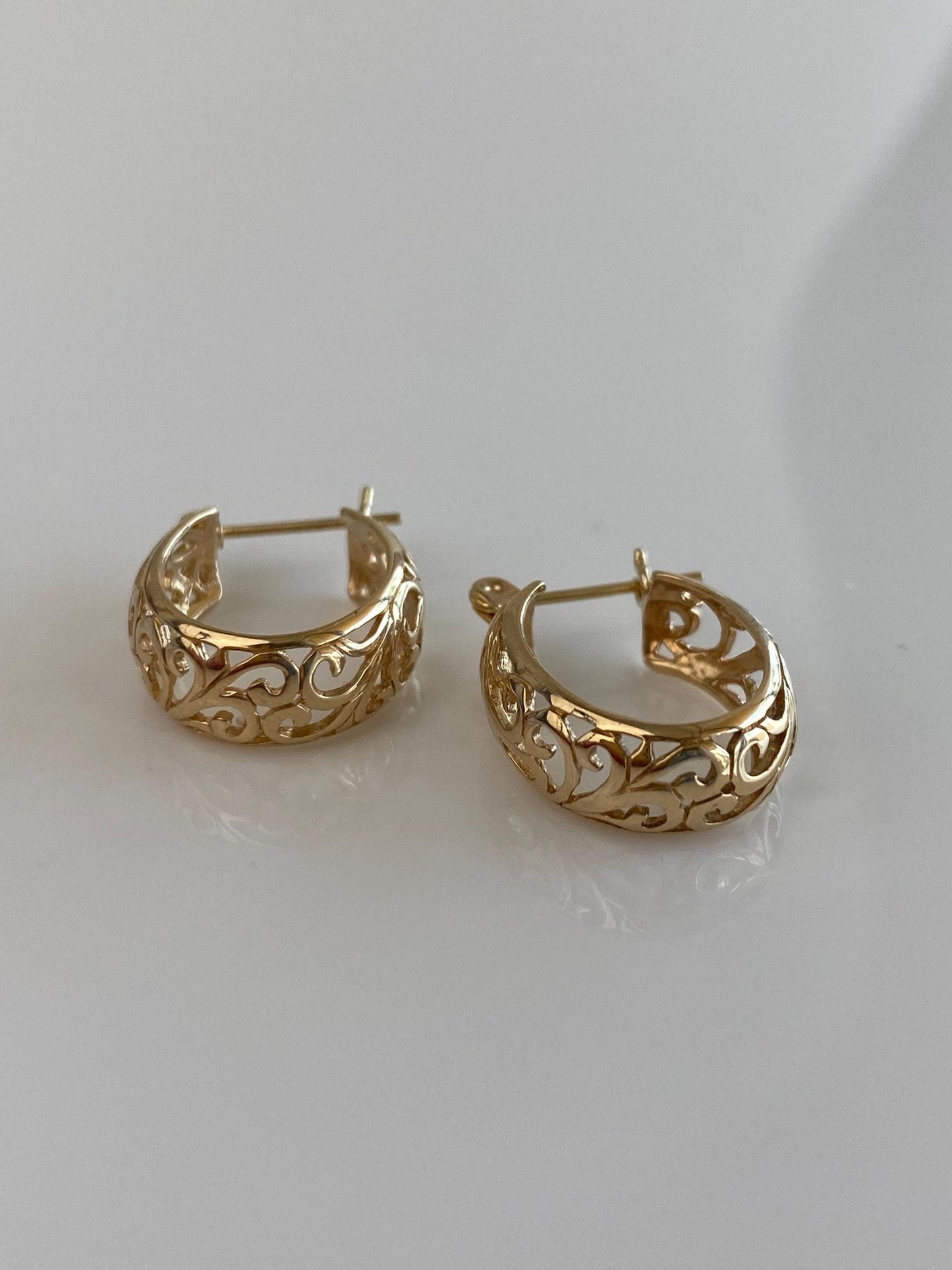 Vintage Solid 14k Yellow Gold Open Work Oval Hoop Earrings