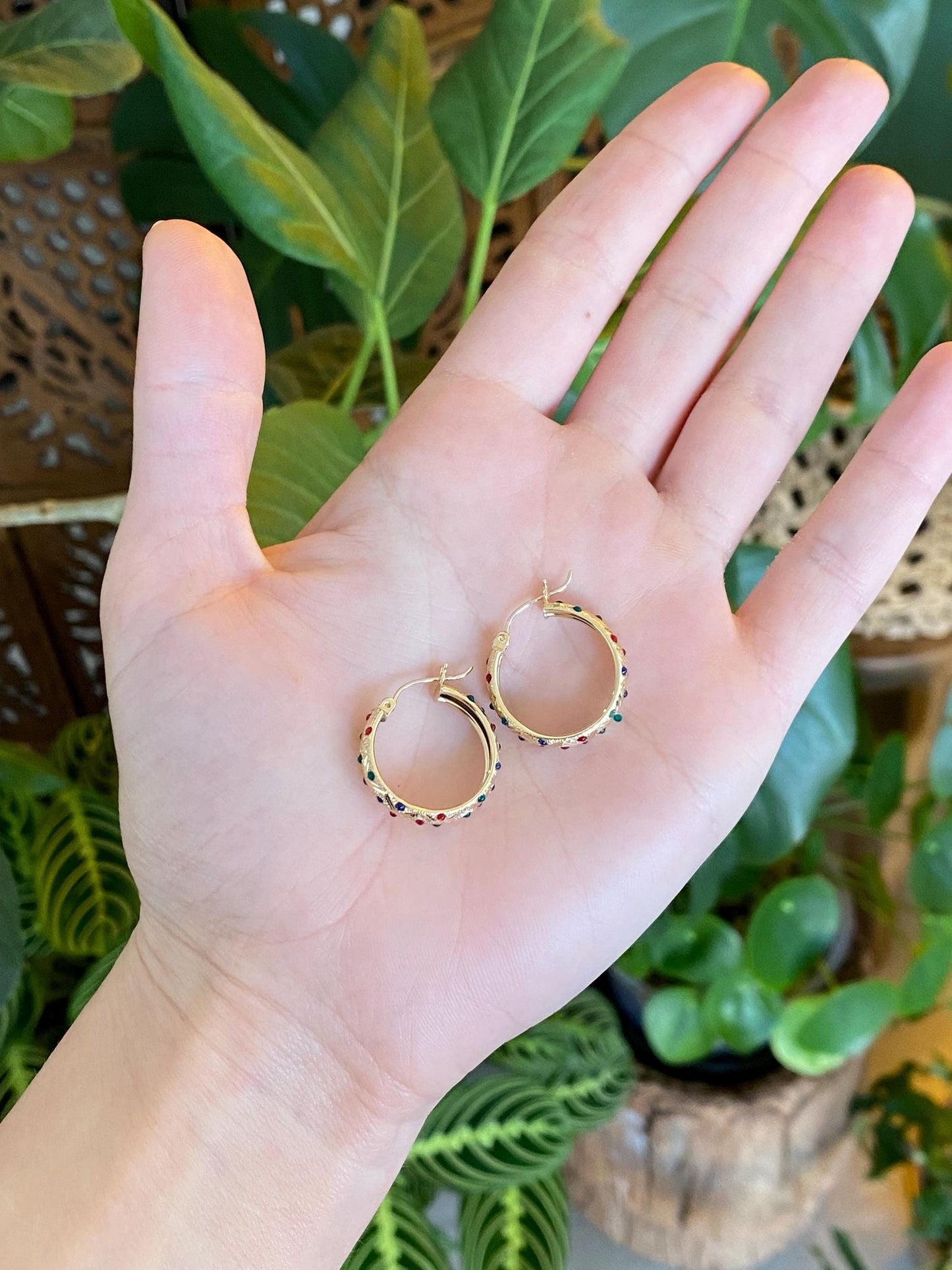 Vintage 10k Yellow Gold Diamond Cut Enamel Hoop Earrings