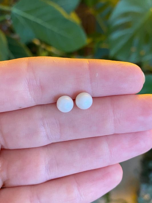 Vintage Solid 14k Yellow Gold Pearl Stud Earrings