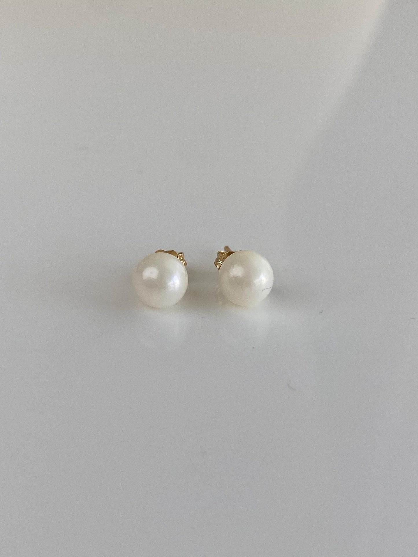 Vintage Solid 14k Yellow Gold Pearl Stud Earrings
