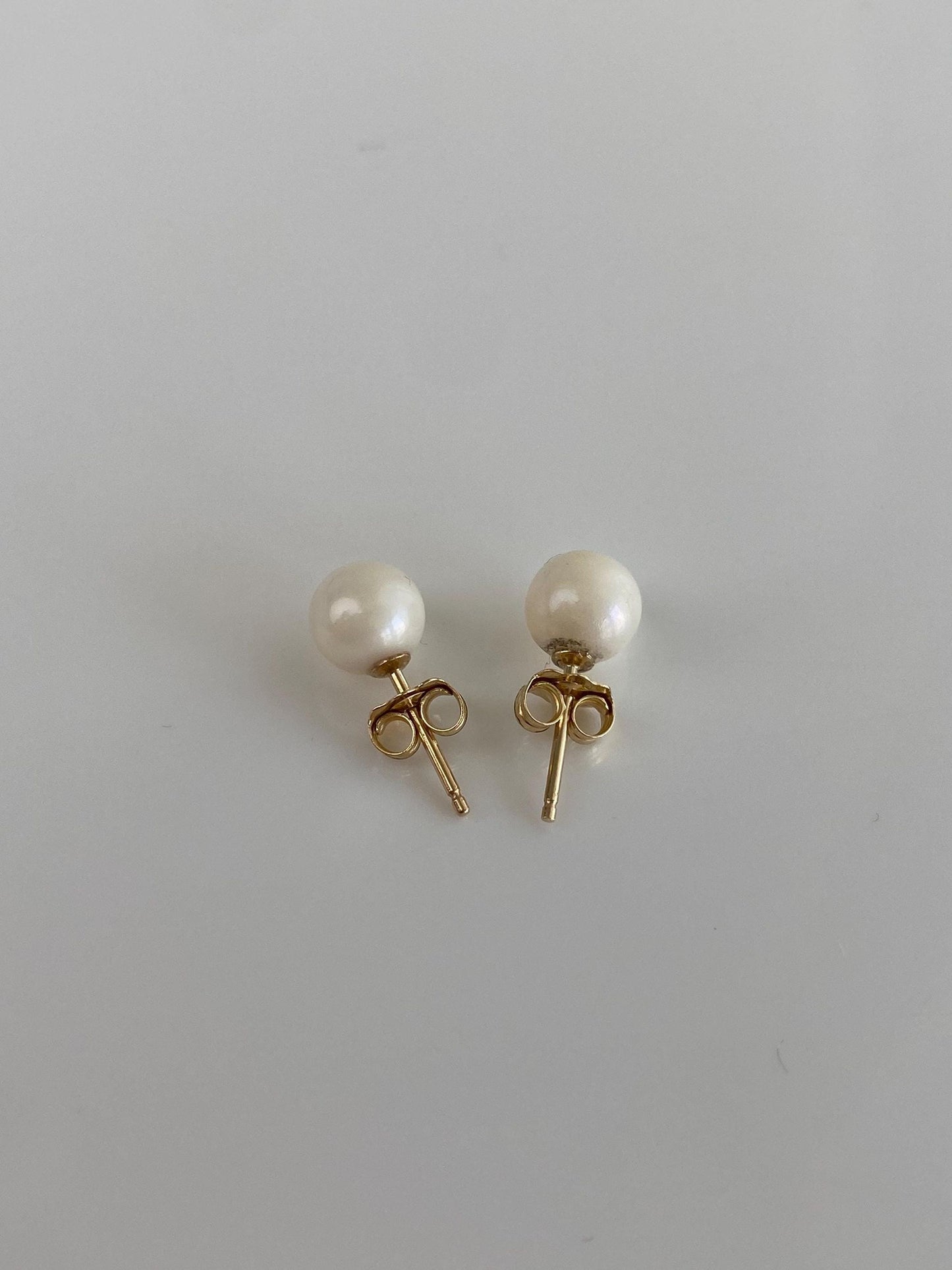 Vintage Solid 14k Yellow Gold Pearl Stud Earrings