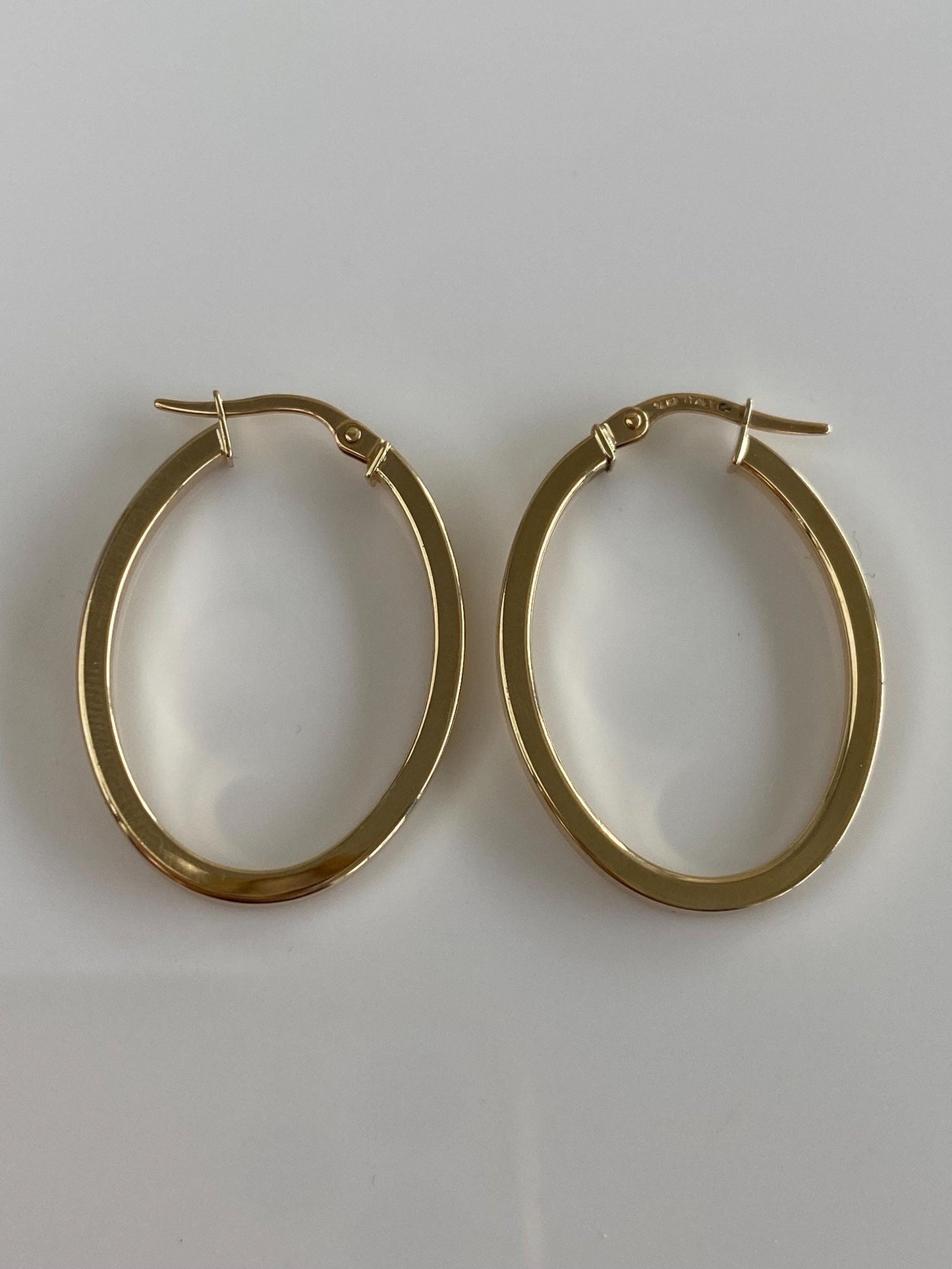 Vintage 14k Yellow Gold Straight Edge Oval Hoop Earrings