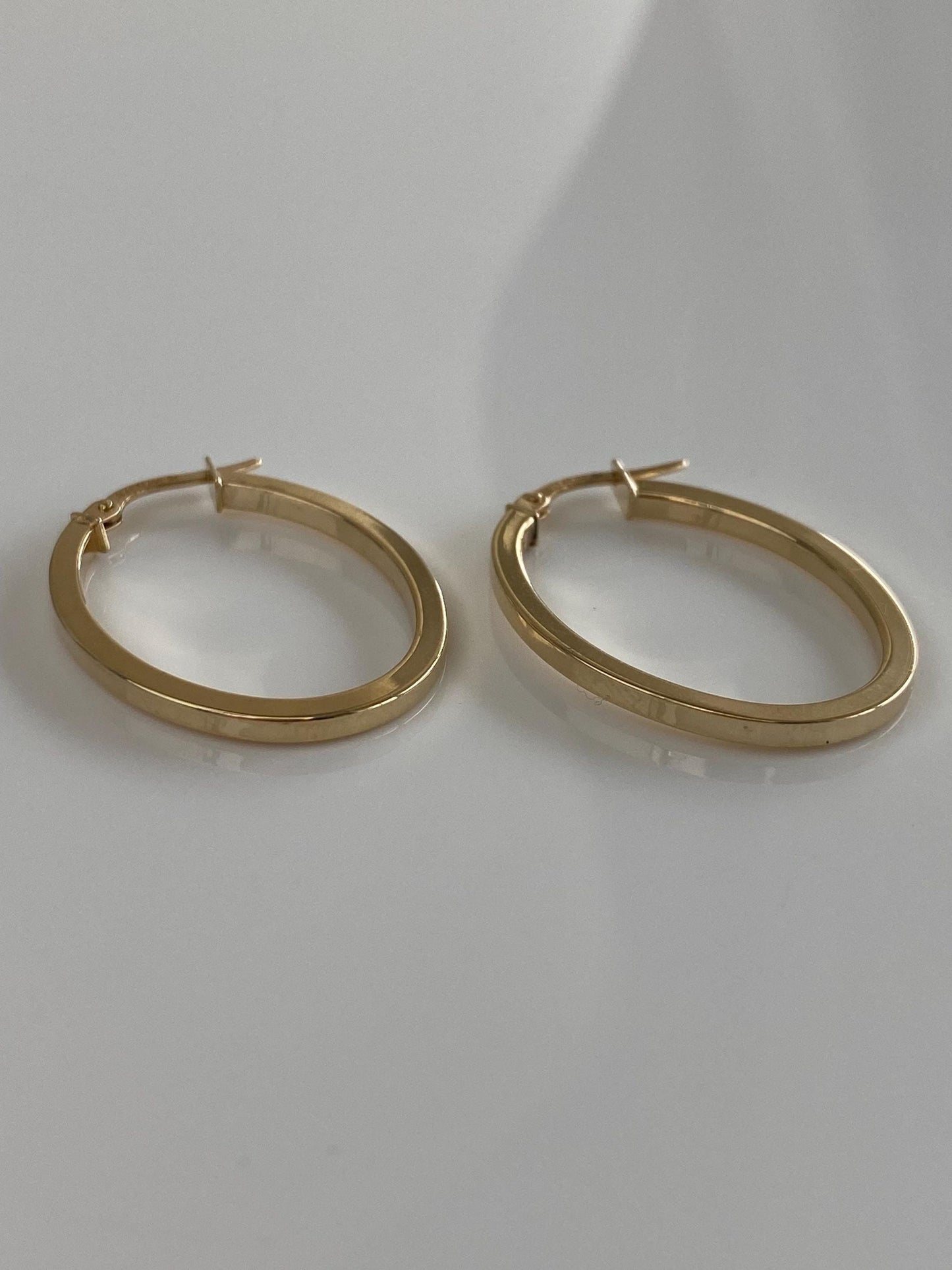 Vintage 14k Yellow Gold Straight Edge Oval Hoop Earrings