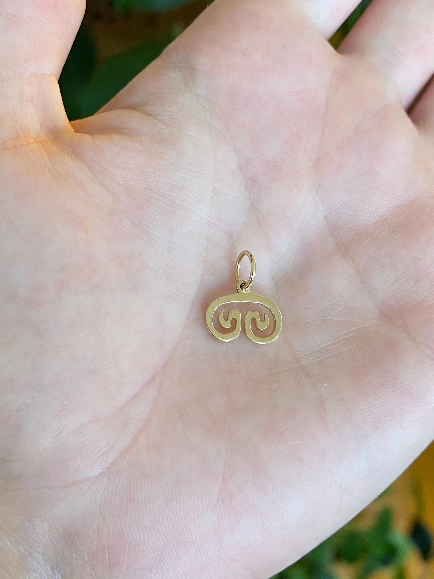 Vintage Solid 14k Yellow Gold Chinoiserie Style Swirl Charm