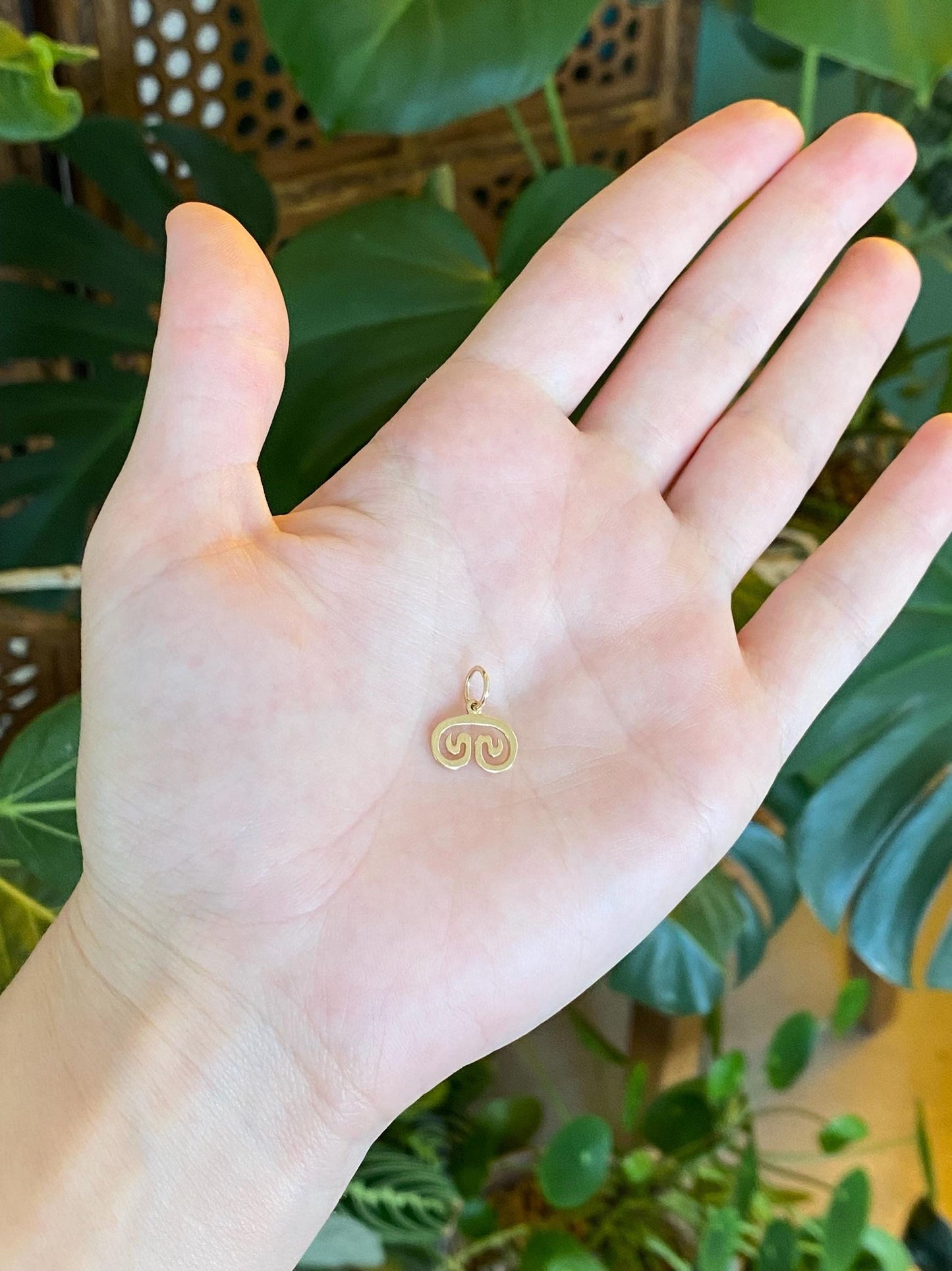 Vintage Solid 14k Yellow Gold Chinoiserie Style Swirl Charm