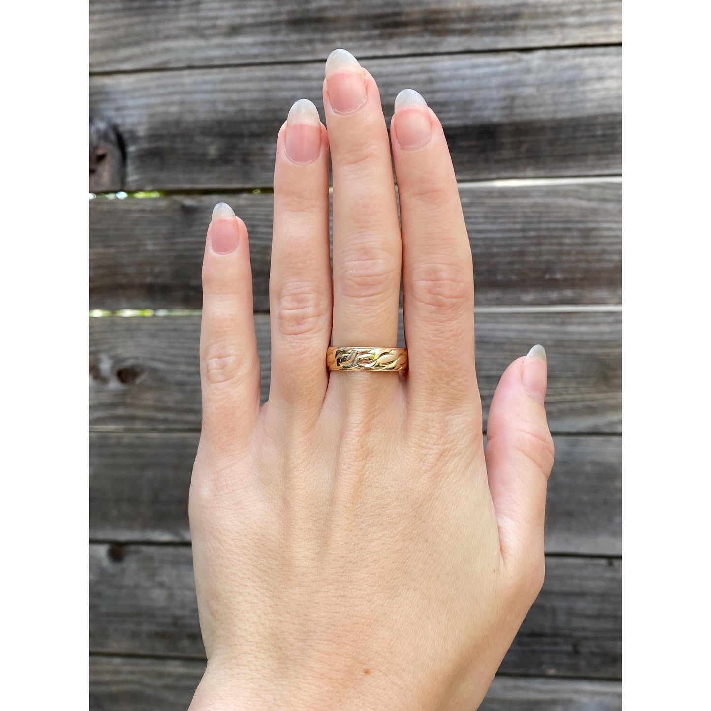 Vintage Solid 14k Yellow Gold Wavy Pattern Ring Band - Size 9.5