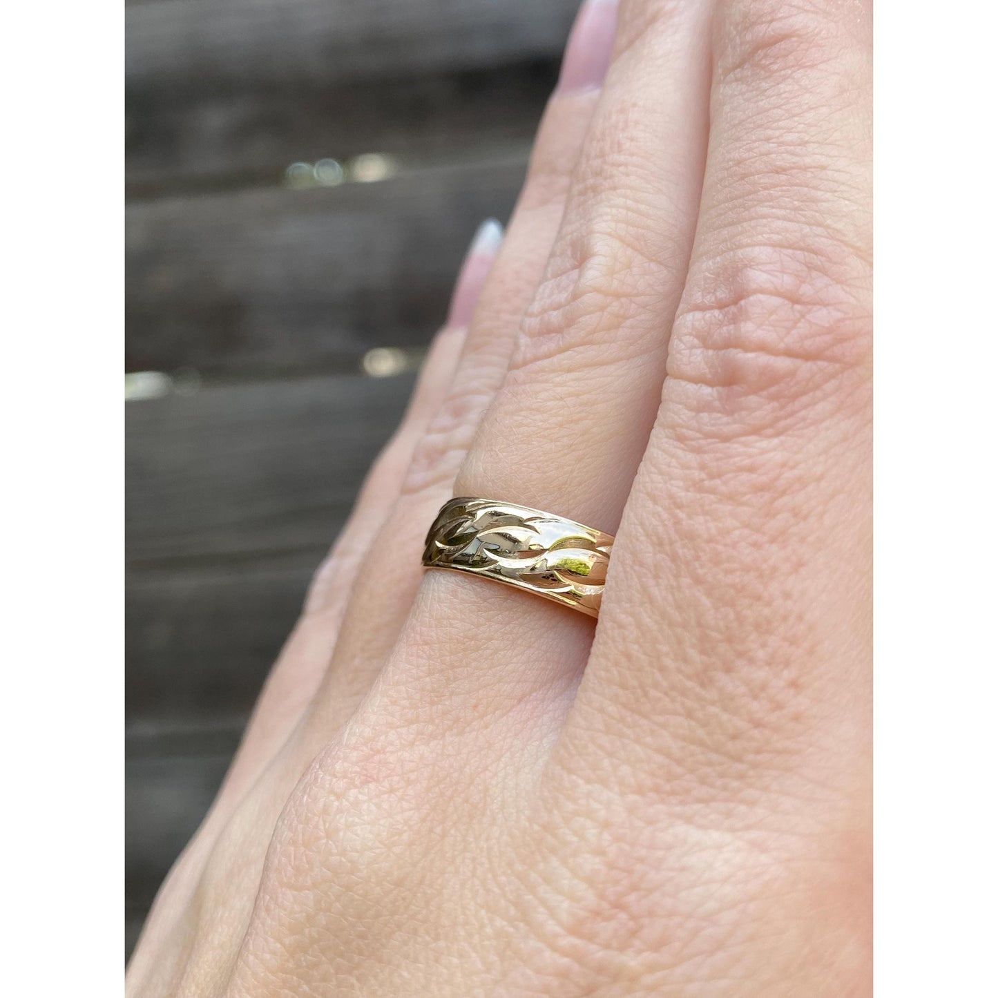 Vintage Solid 14k Yellow Gold Wavy Pattern Ring Band - Size 9.5