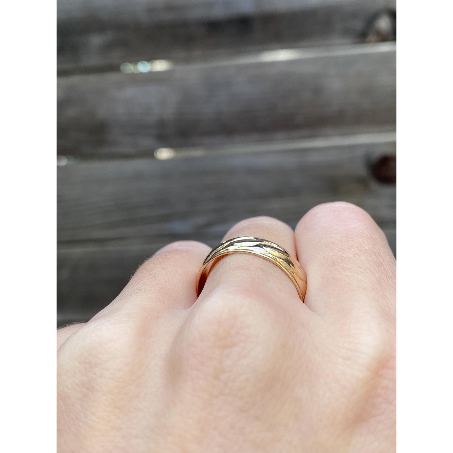 Vintage Solid 14k Yellow Gold Wavy Pattern Ring Band - Size 9.5