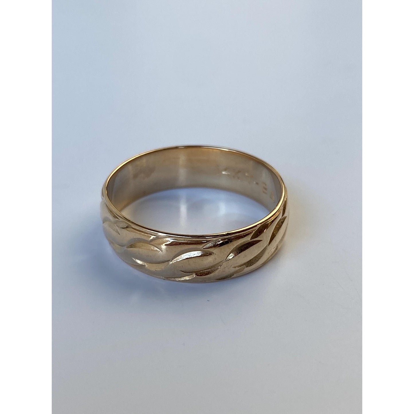 Vintage Solid 14k Yellow Gold Wavy Pattern Ring Band - Size 9.5