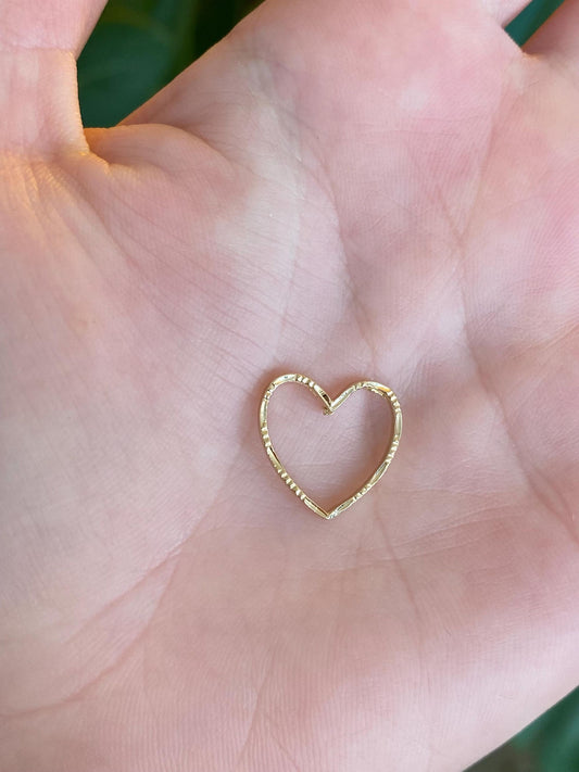 Vintage Solid 14k Yellow Gold Designed Open Heart Charm