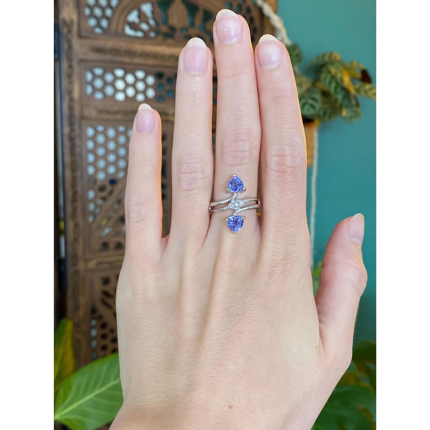 Solid 18k White Gold Diamond Tanzanite Ring - Size 6.75