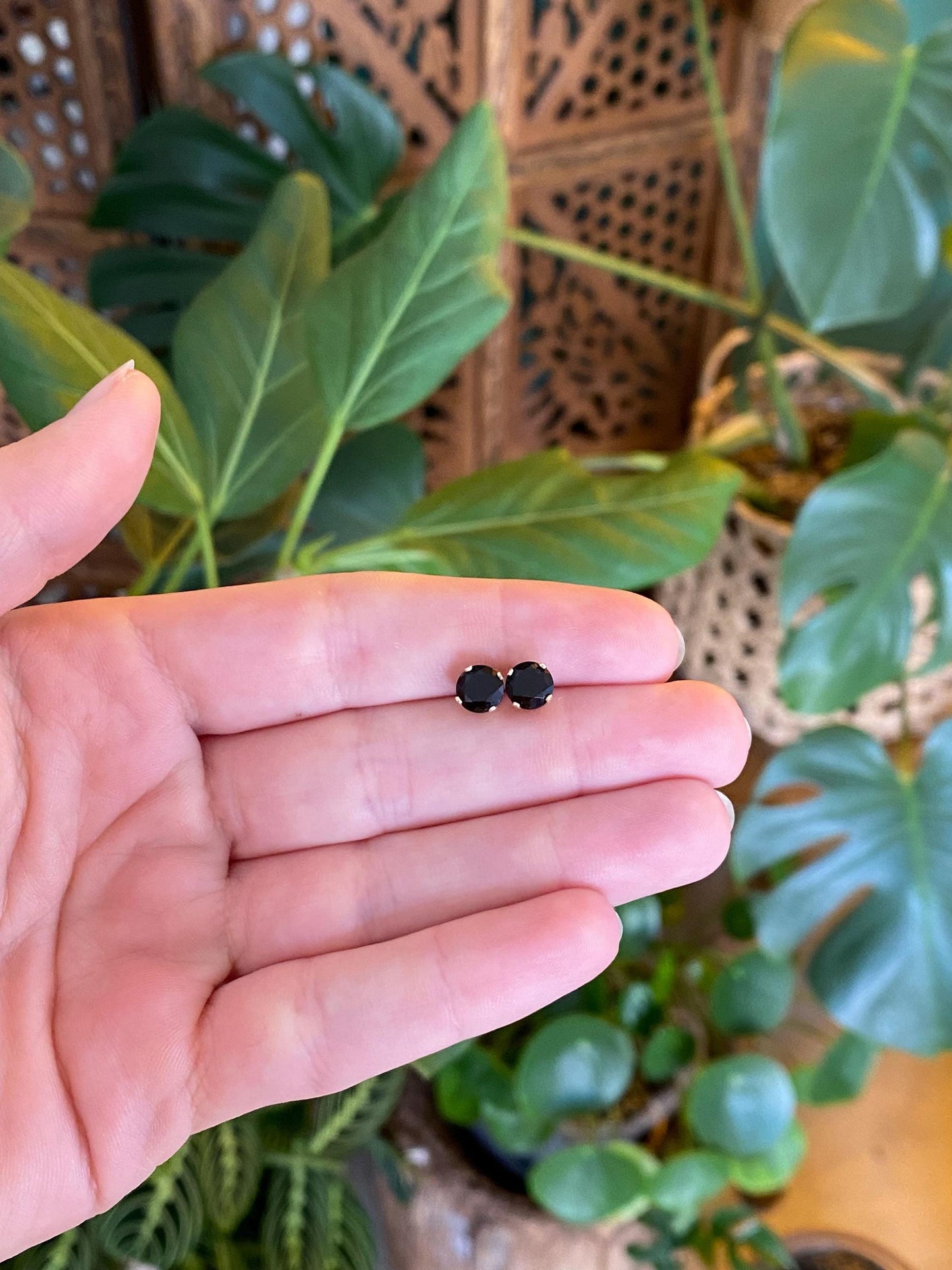 Vintage Solid 14k Yellow Gold Black Onyx Stud Earrings