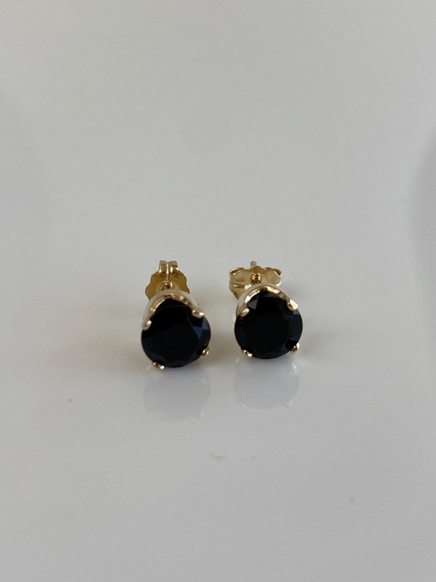 Vintage Solid 14k Yellow Gold Black Onyx Stud Earrings